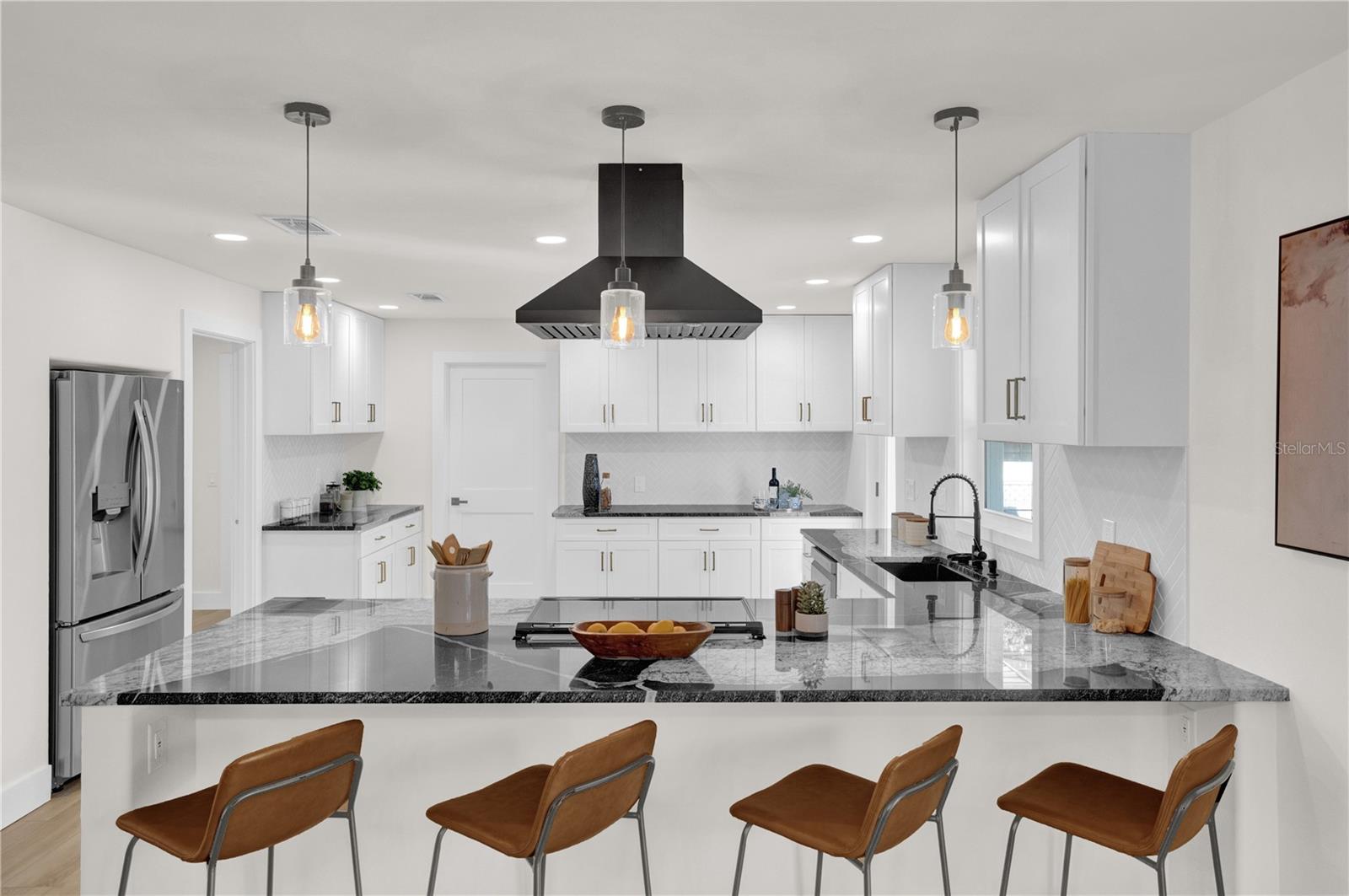 238 E LAKESHORE DR, CLERMONT, FL, 34711