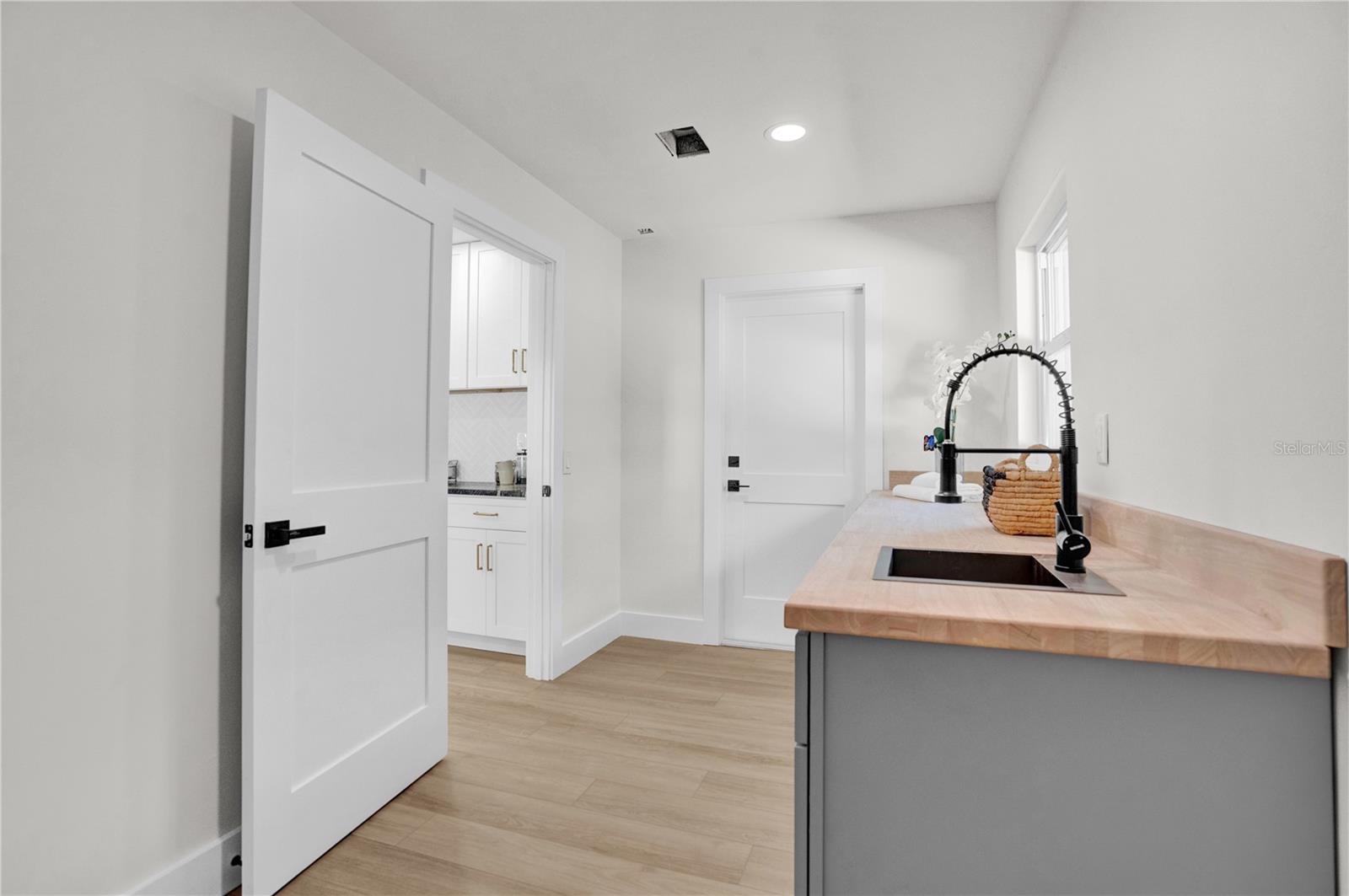 238 E LAKESHORE DR, CLERMONT, FL, 34711