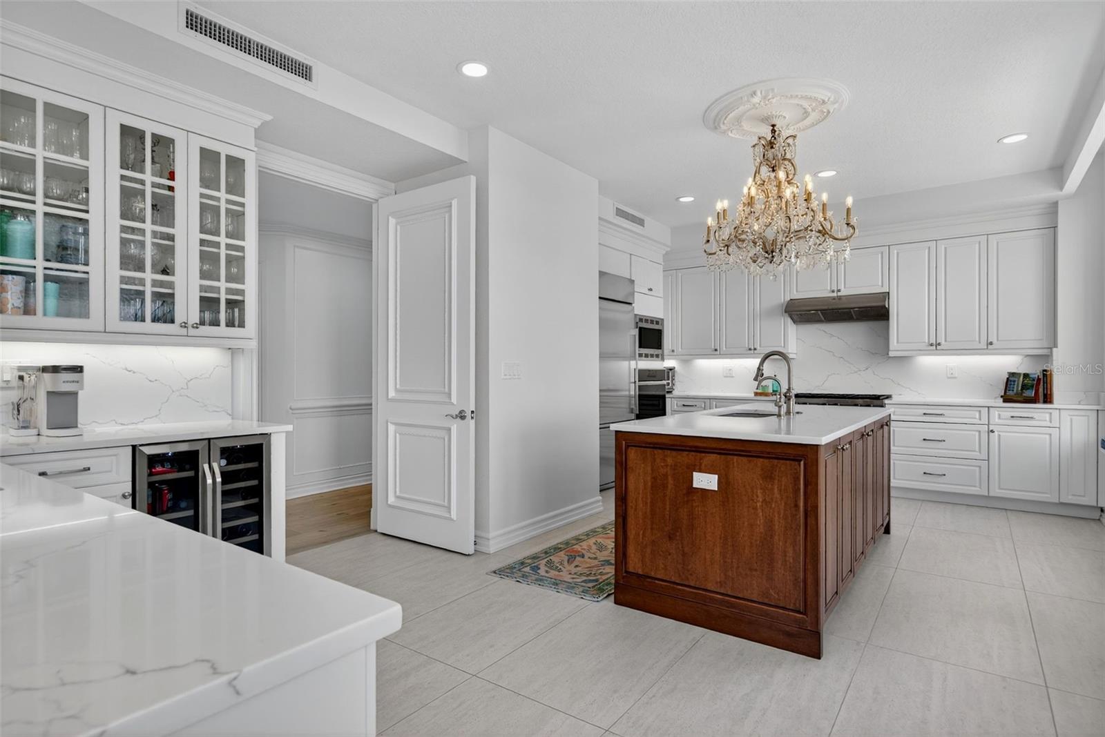 A4665421 Property Photo