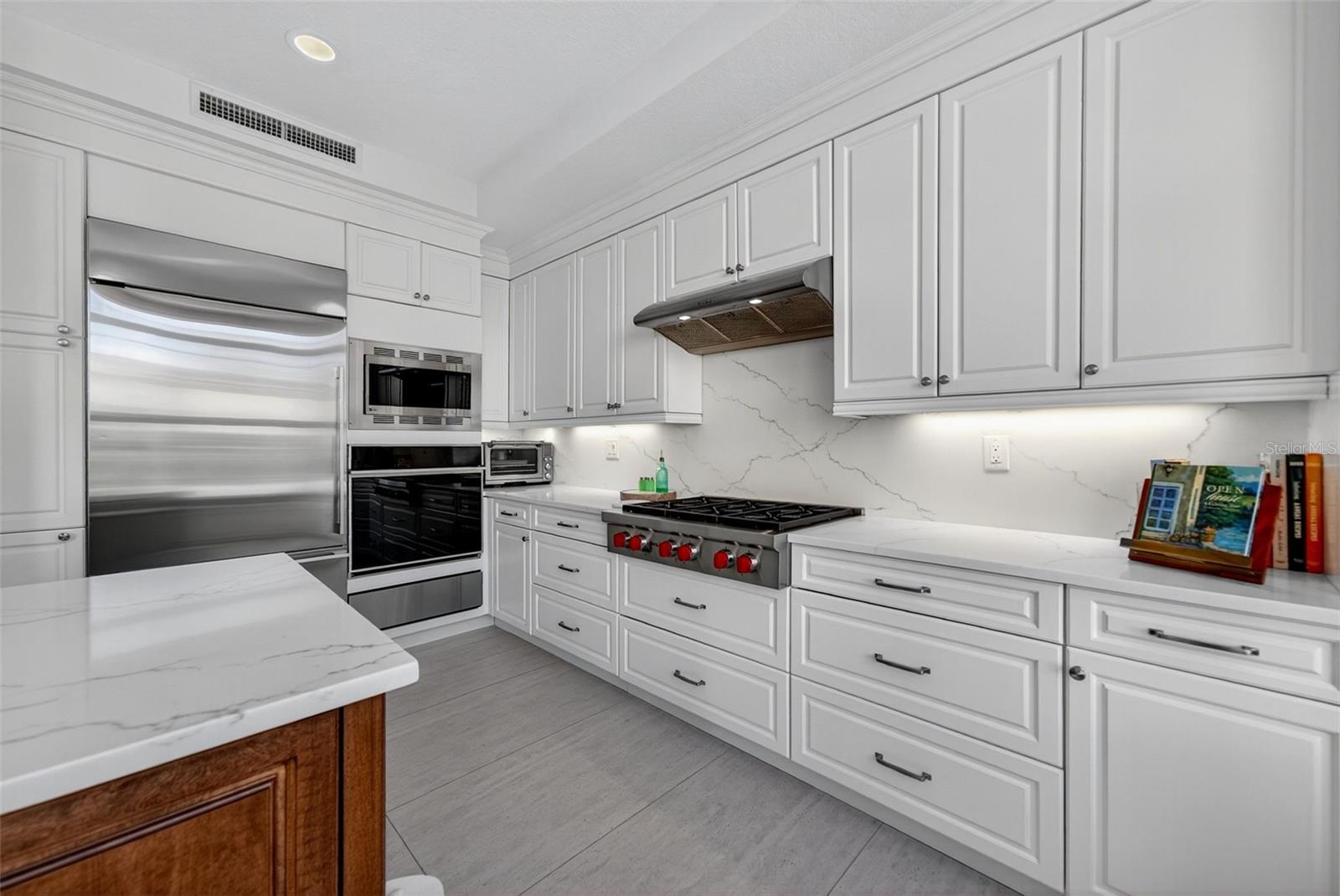 A4665421 Property Photo