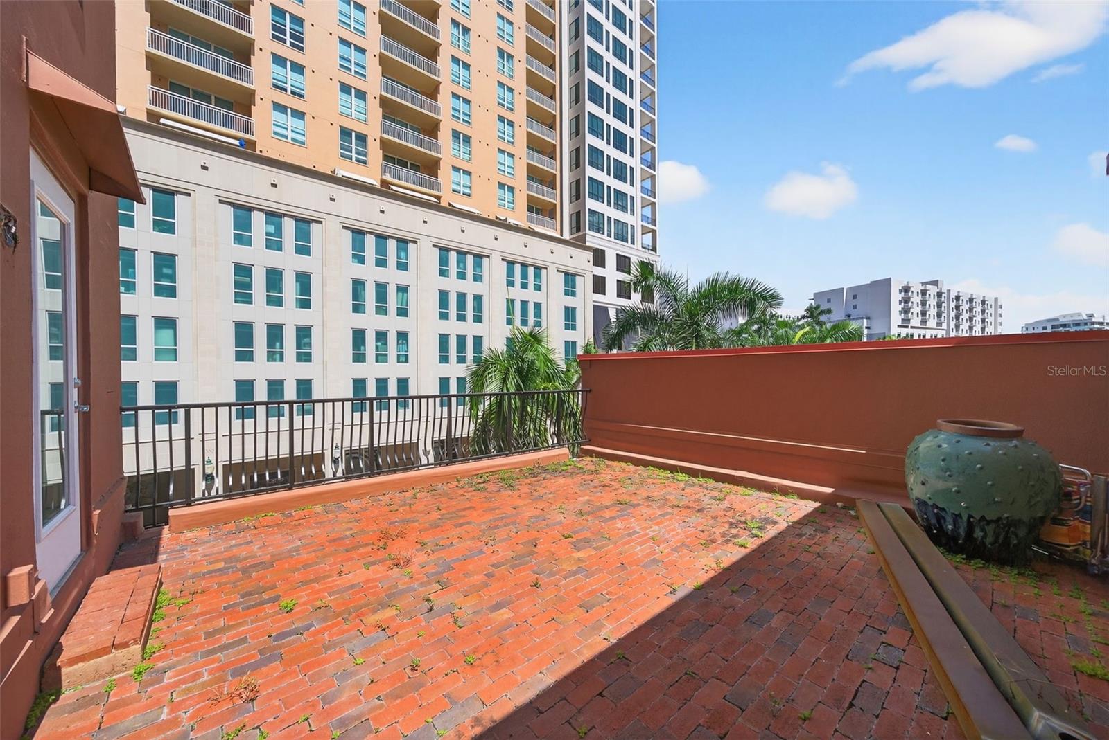 A4665421 Property Photo