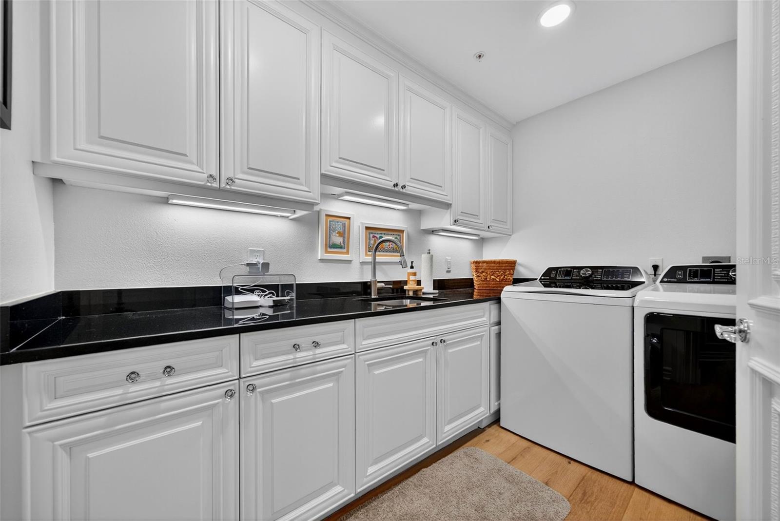 A4665421 Property Photo