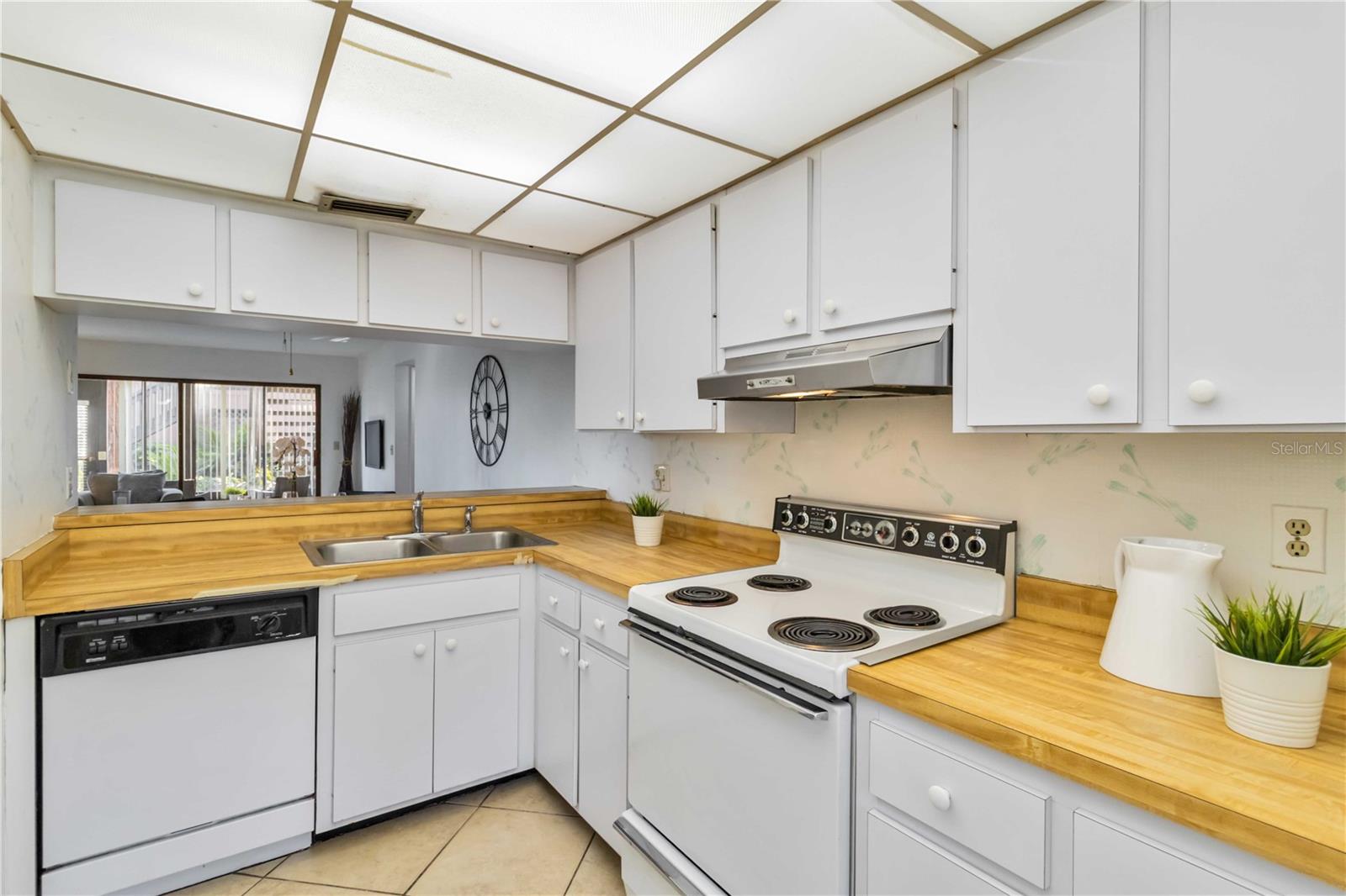 A4665429 Property Photo