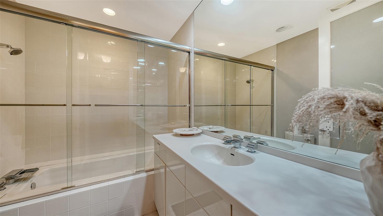 A4665431 Property Photo