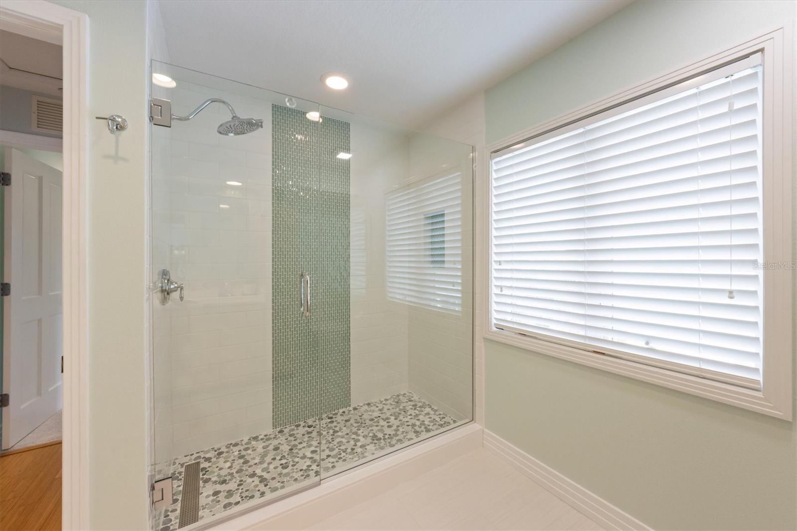 A4665445 Property Photo