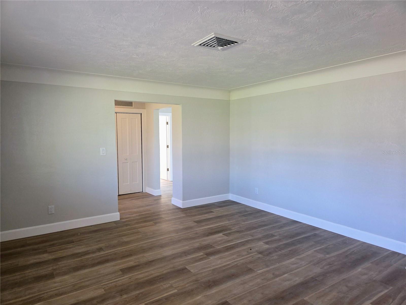 2053 MICHIGAN AVE NE, ST PETERSBURG, FL, 33703