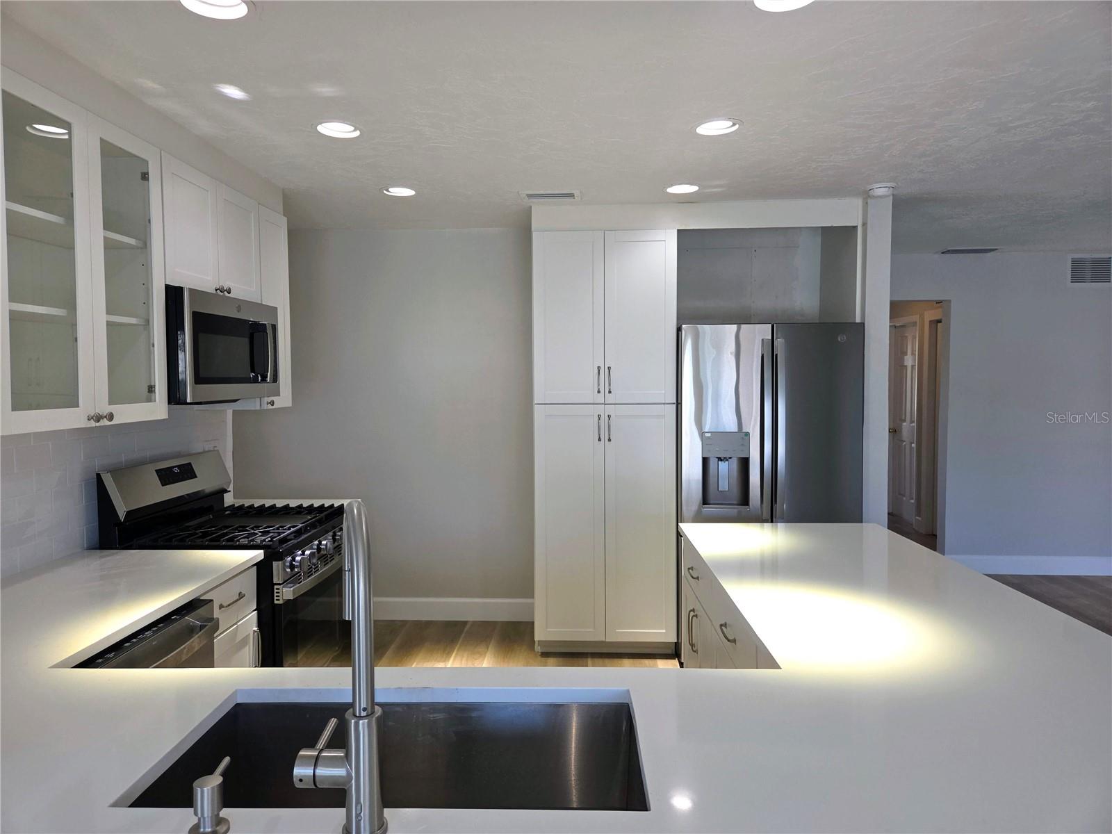 2053 MICHIGAN AVE NE, ST PETERSBURG, FL, 33703