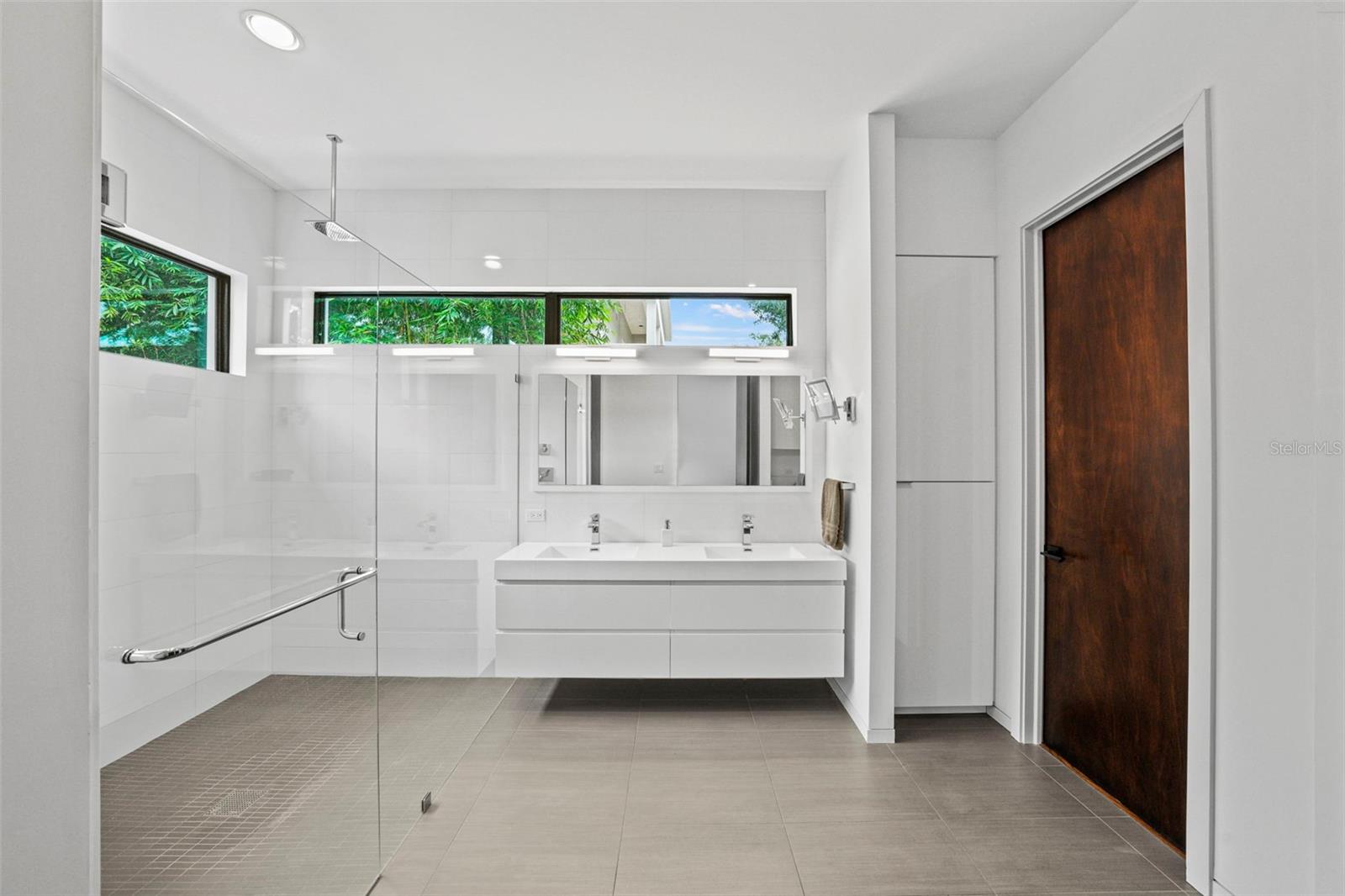 TB8428893 Property Photo