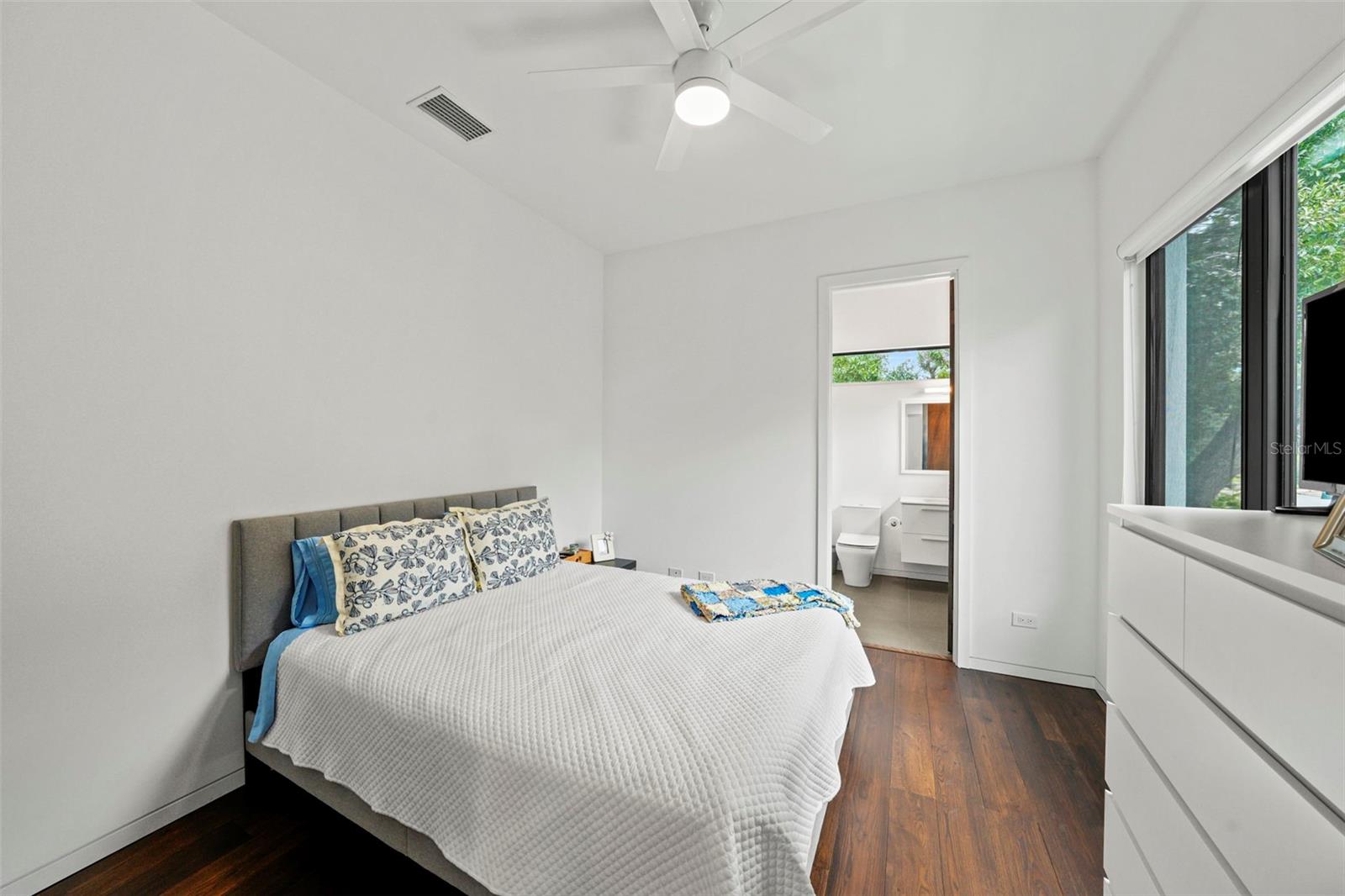 TB8428893 Property Photo