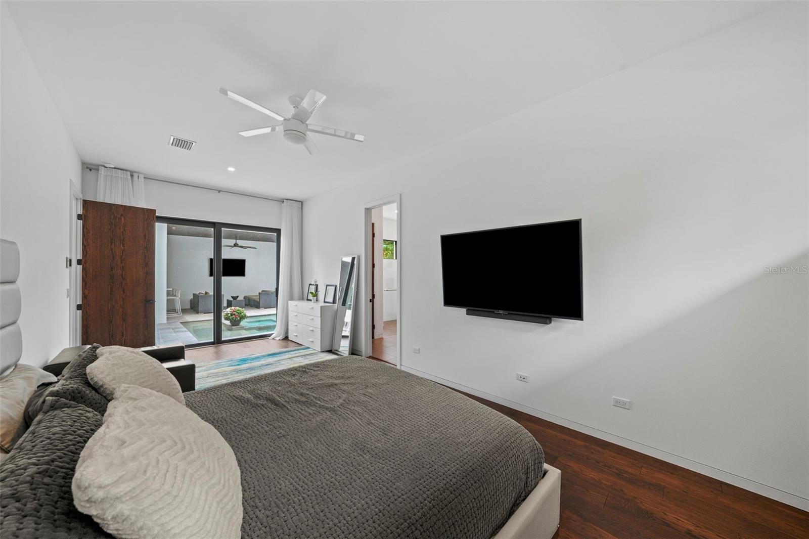 TB8428893 Property Photo