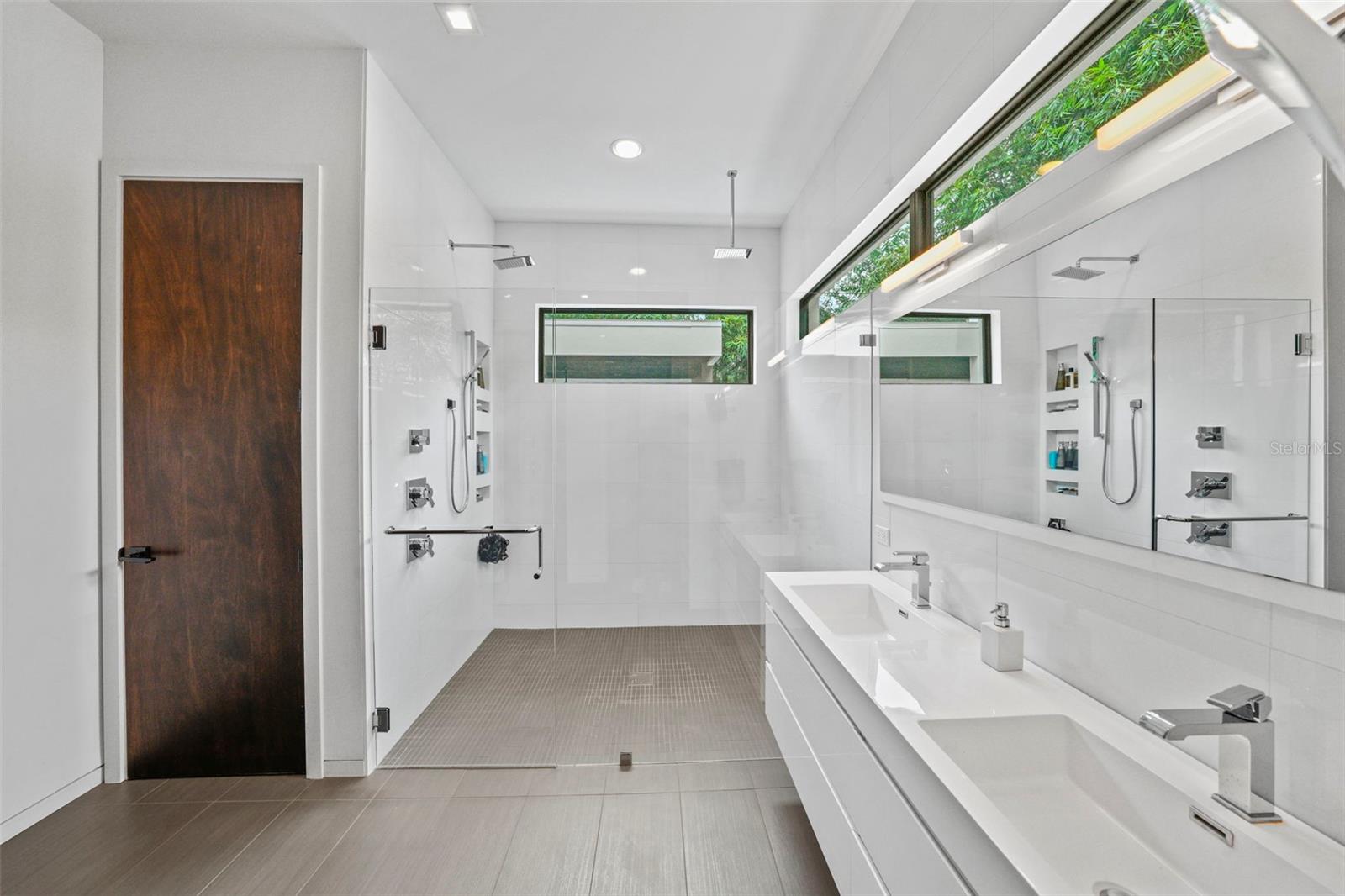 TB8428893 Property Photo