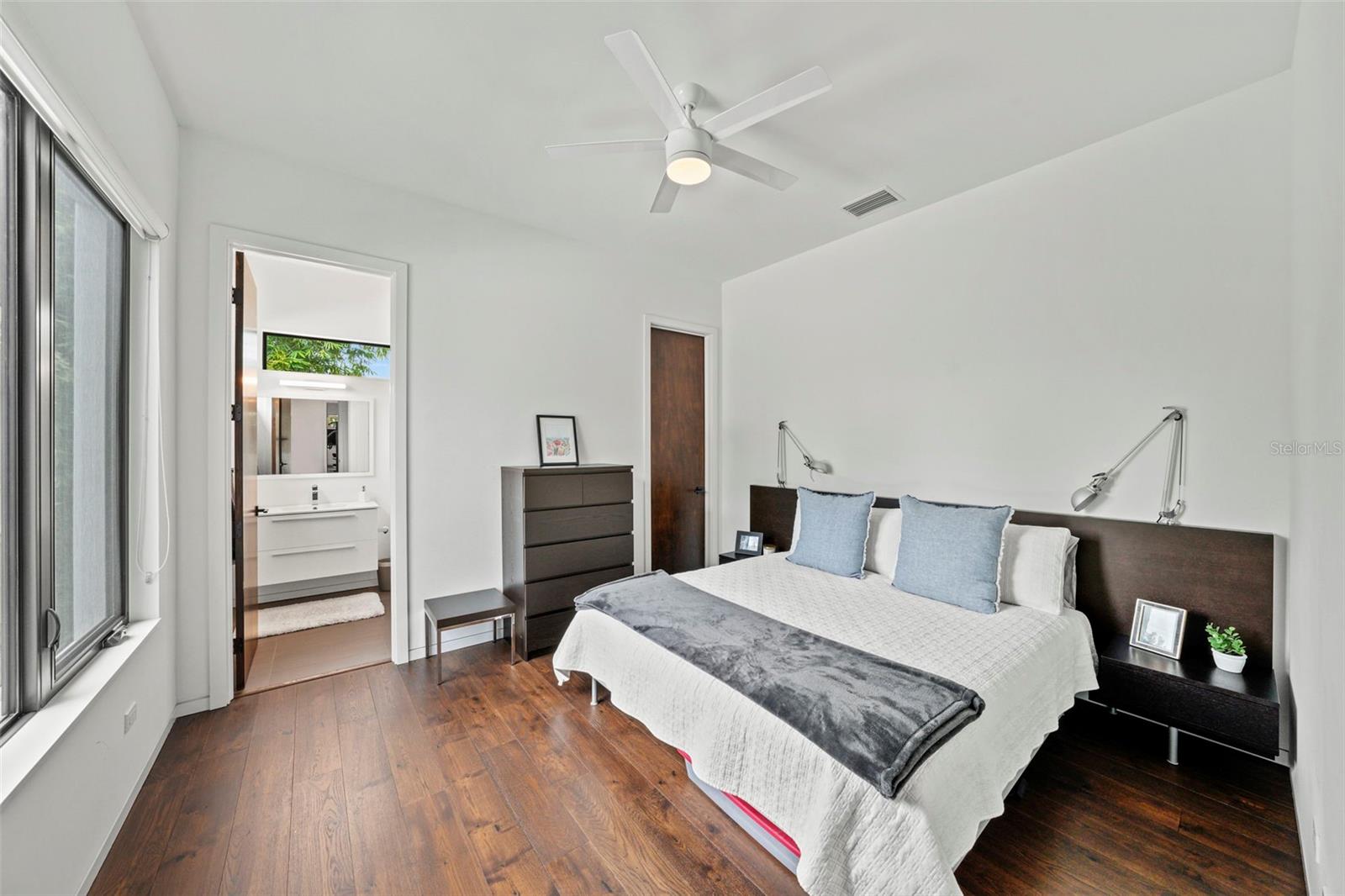 TB8428893 Property Photo