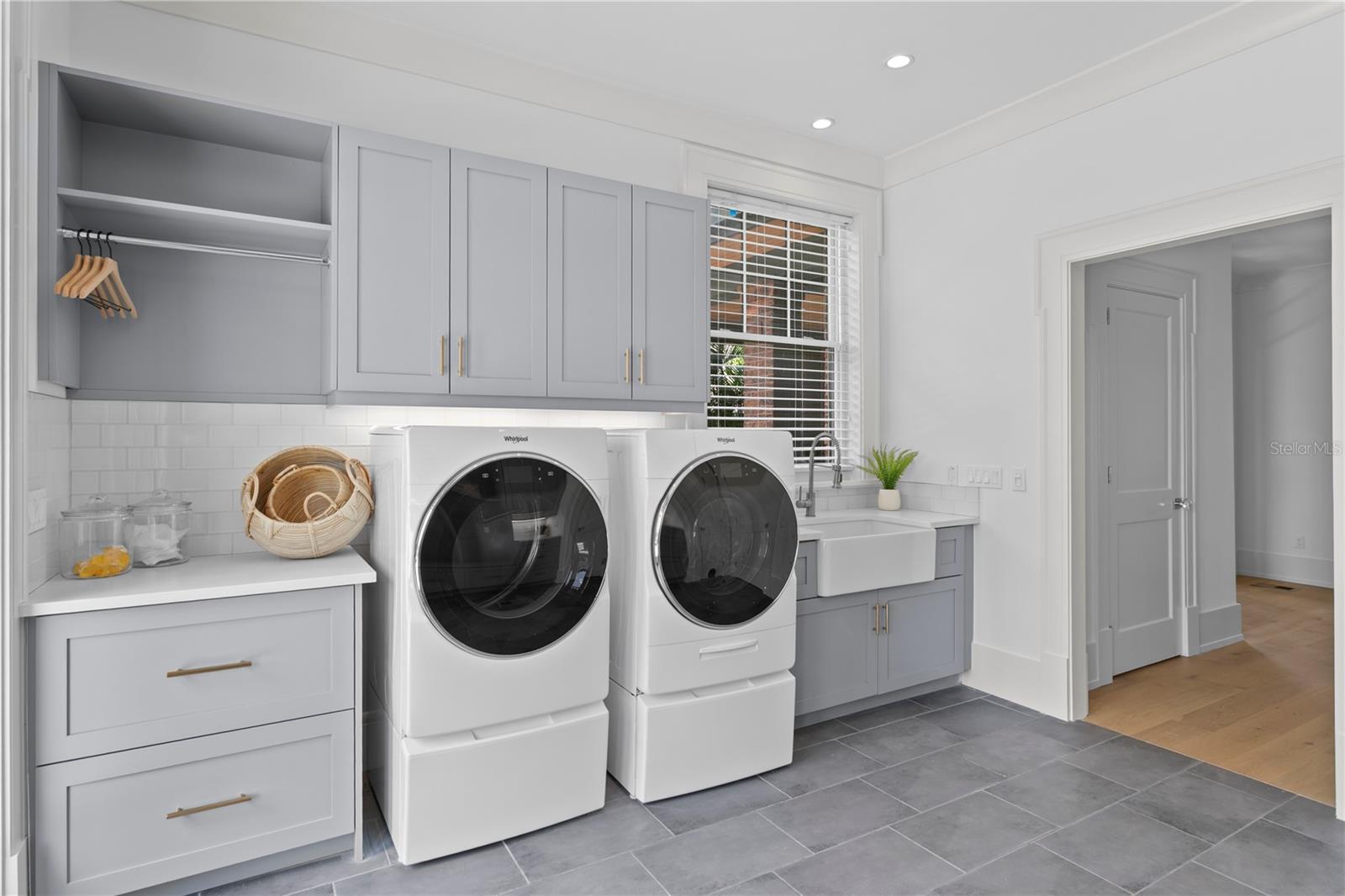 TB8428954 Property Photo