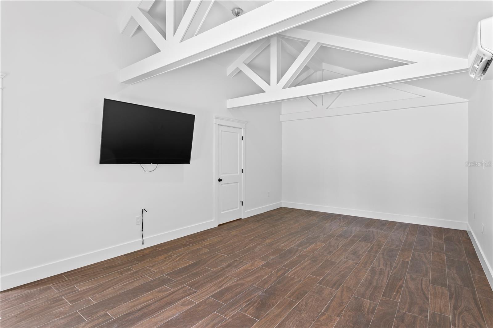 TB8428954 Property Photo