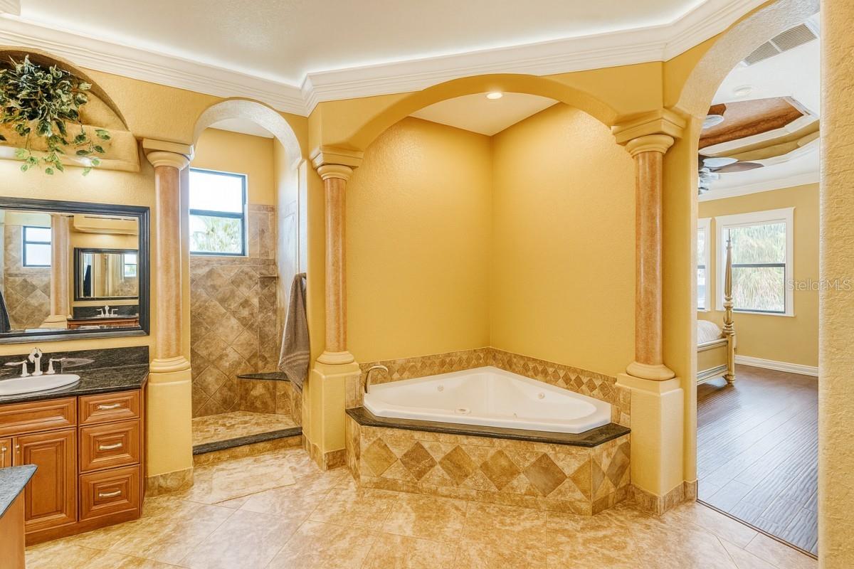 A4665474 Property Photo