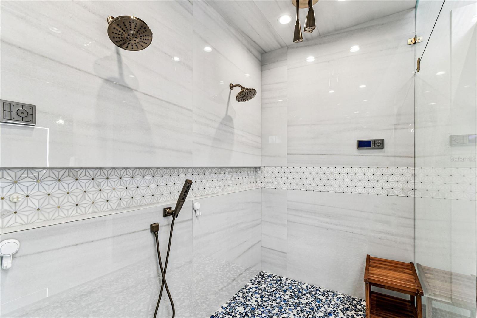 TB8429160 Property Photo