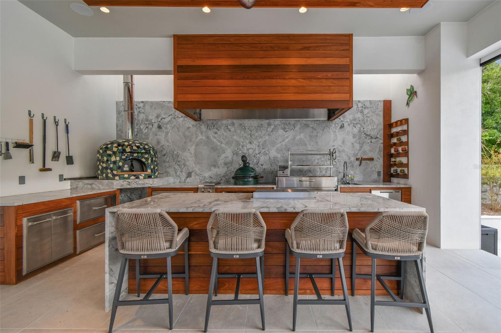 TB8429160 Property Photo