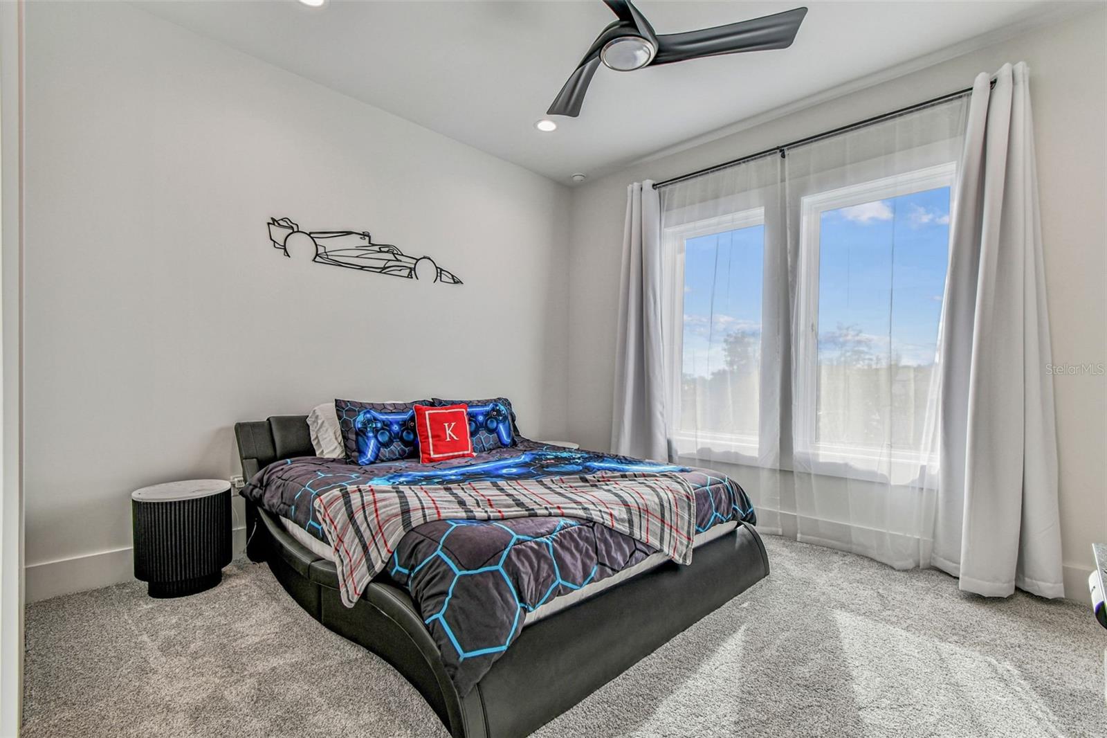 TB8429160 Property Photo