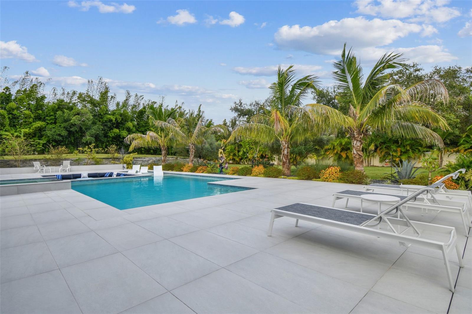 TB8429160 Property Photo