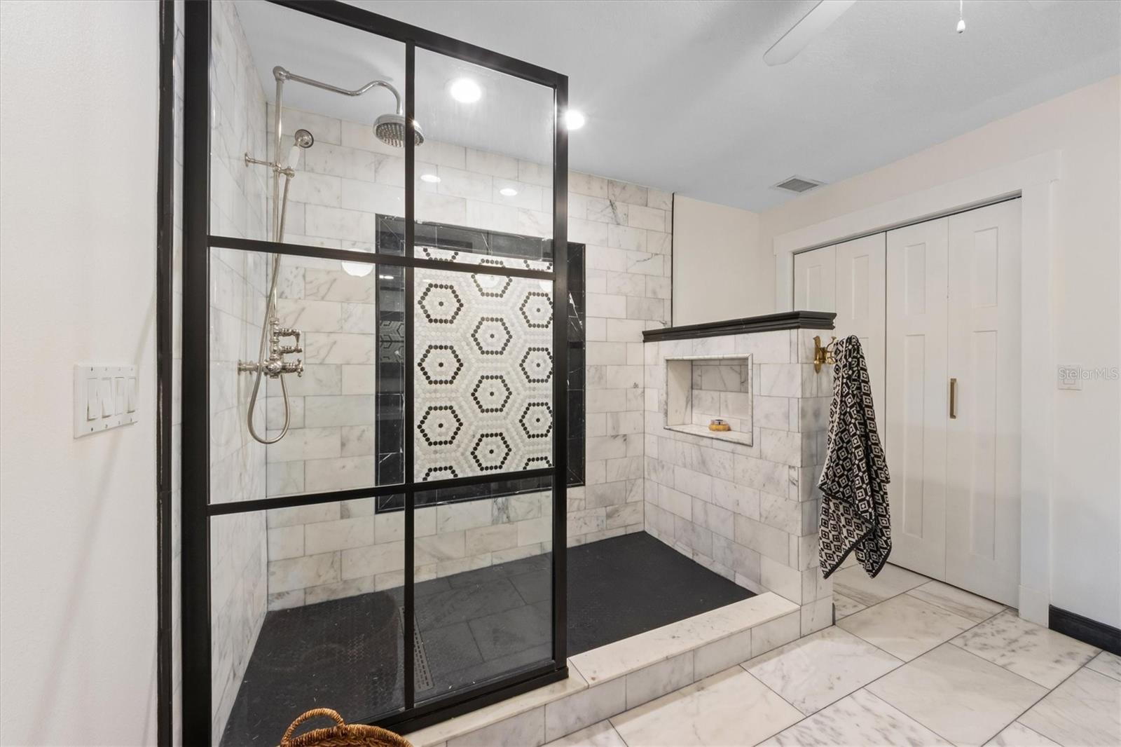 A4665534 Property Photo