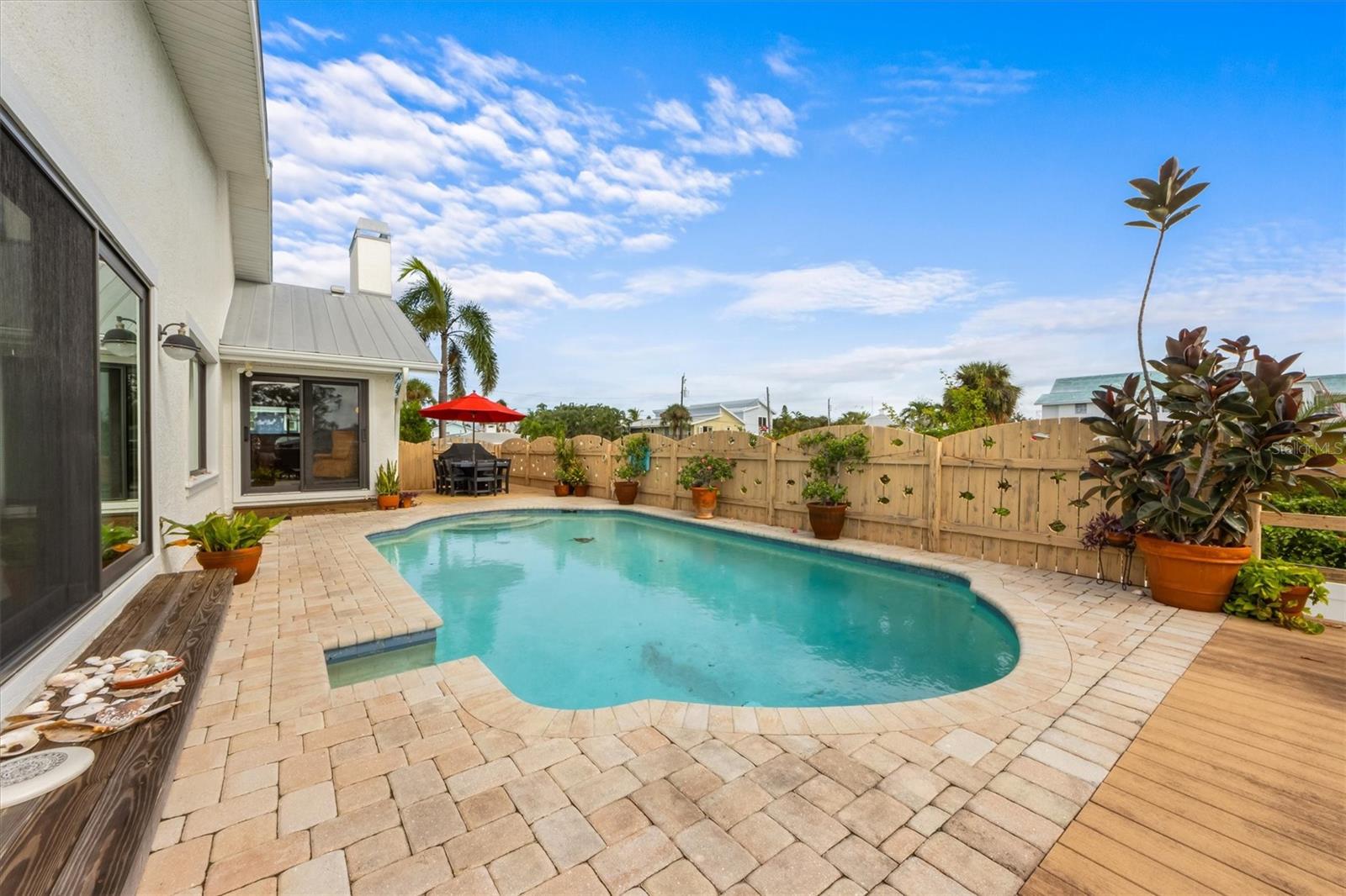 A4665534 Property Photo