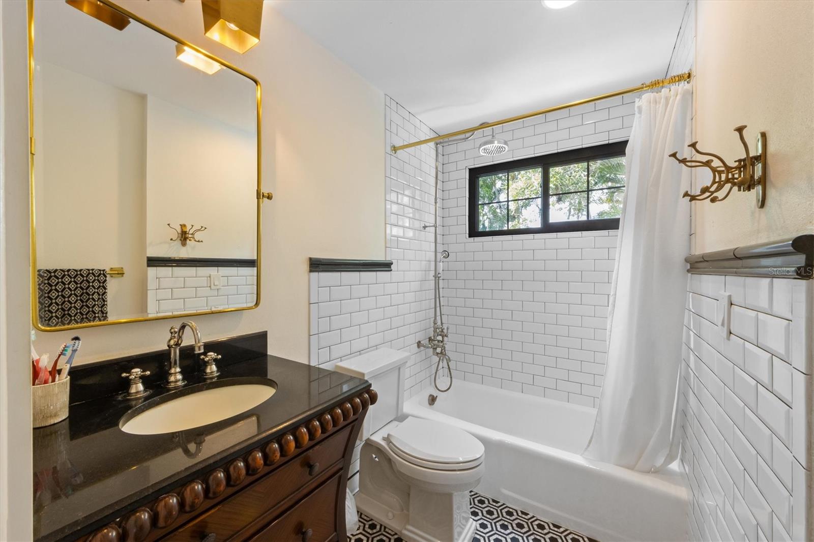 A4665534 Property Photo