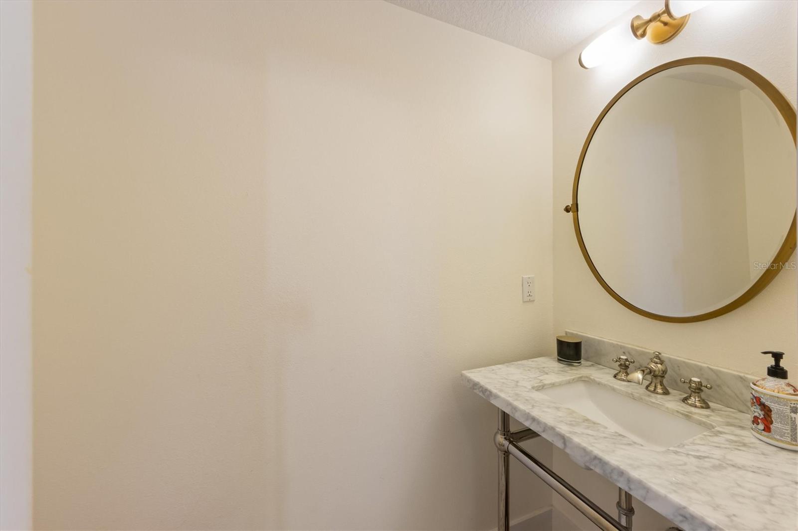 A4665534 Property Photo