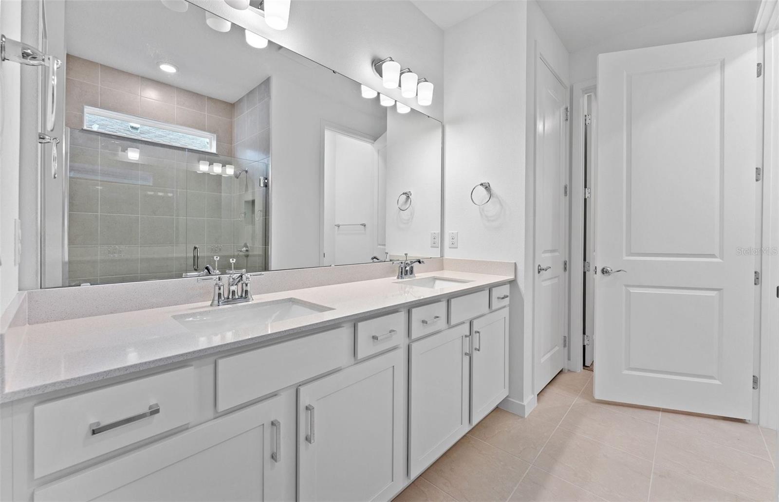 Owner's Bath w/Dual Sinks