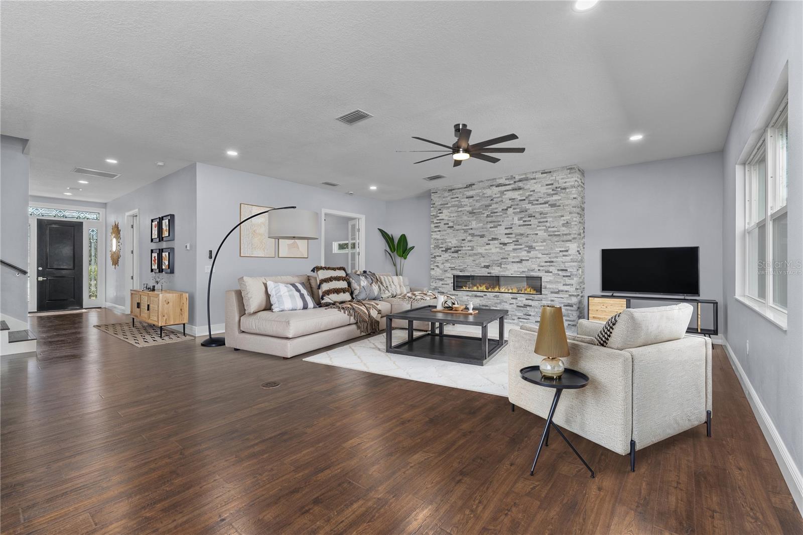 Virtually staged This open floorplan is perfect for entertaining friends and family