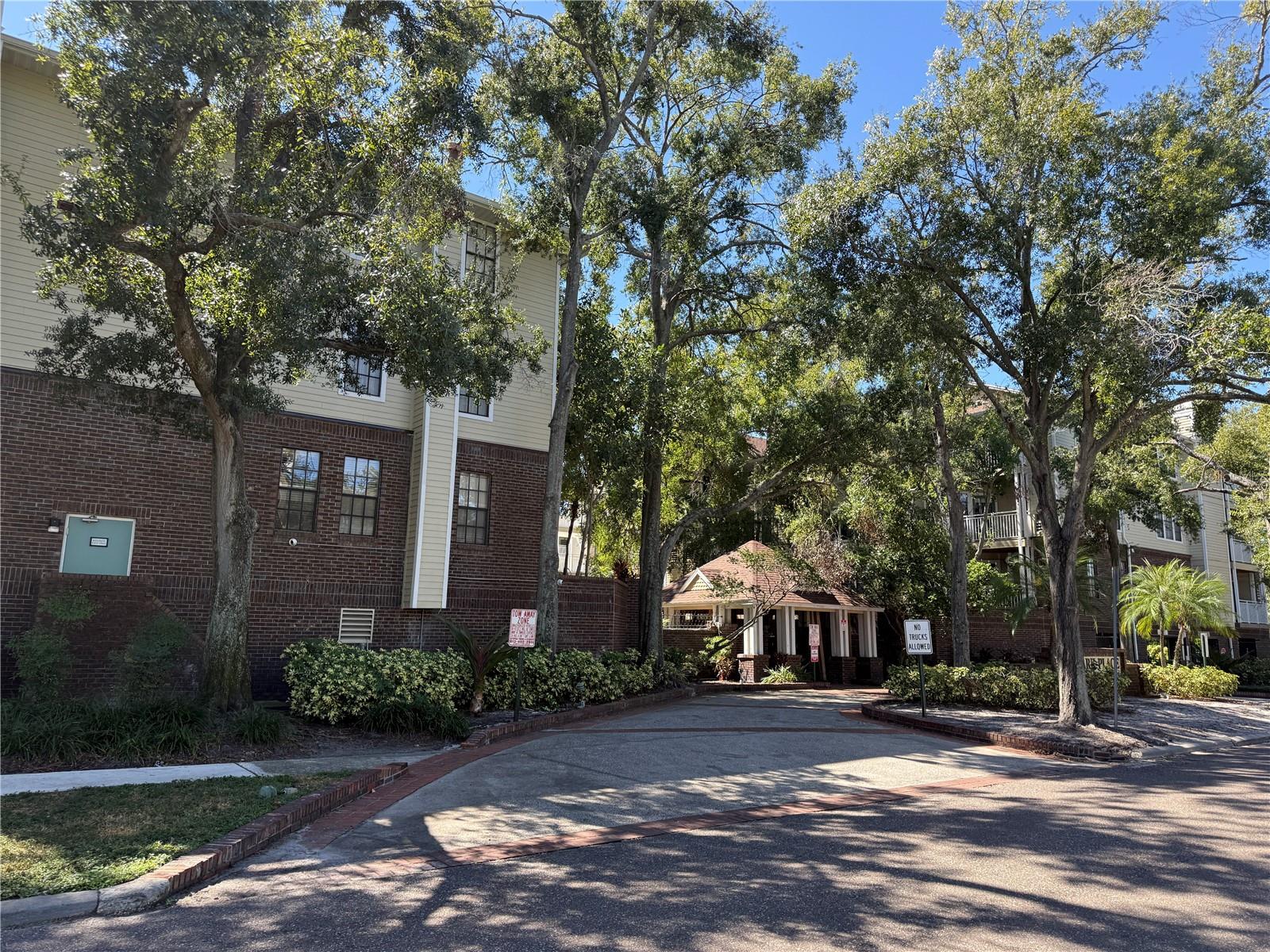 HYDE PARK PLACE, 1000 W. Horatio ST, Tampa, FL 33606