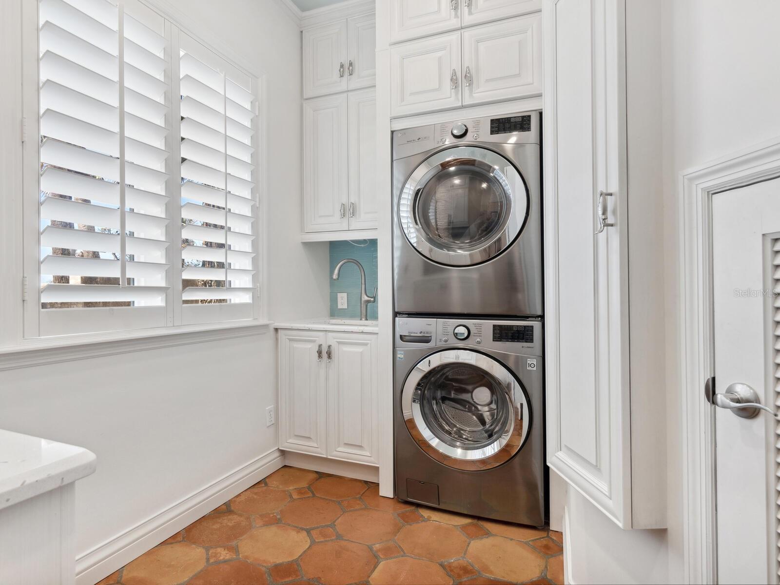 N6140592 Property Photo