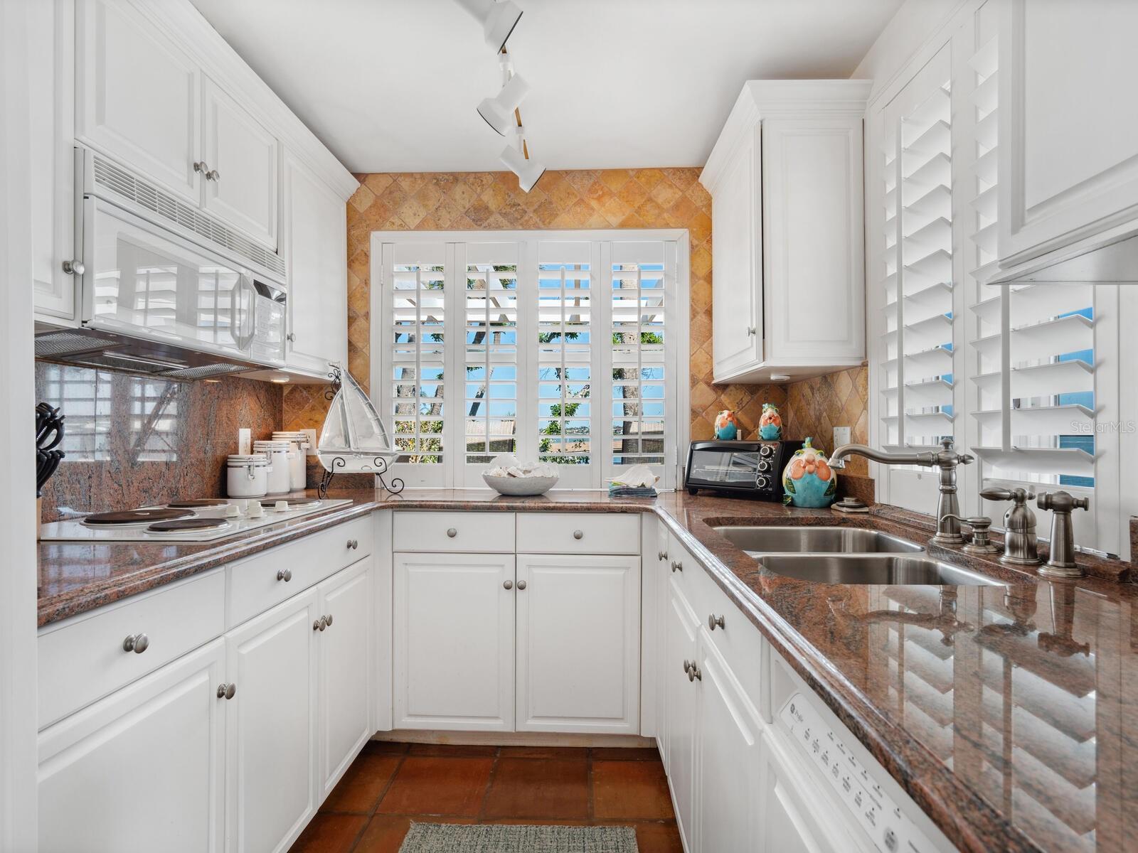 N6140592 Property Photo