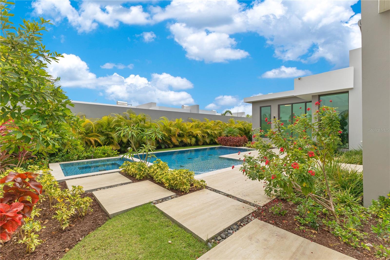 PR9116170 Property Photo