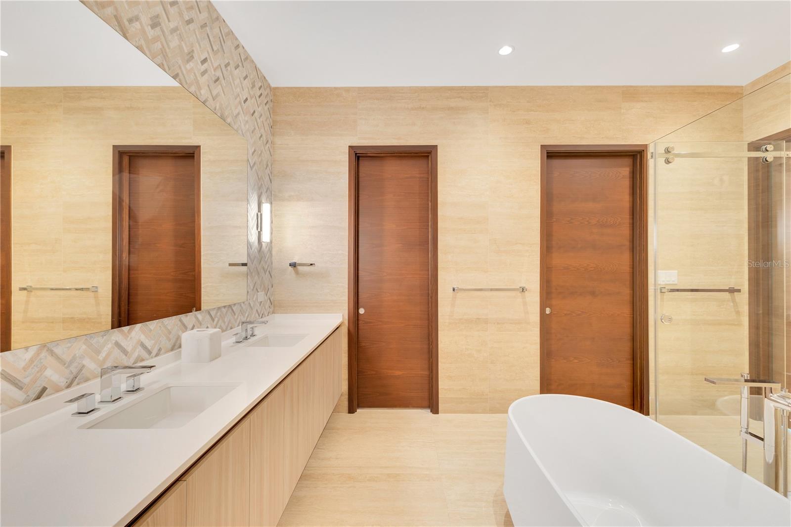 PR9116170 Property Photo