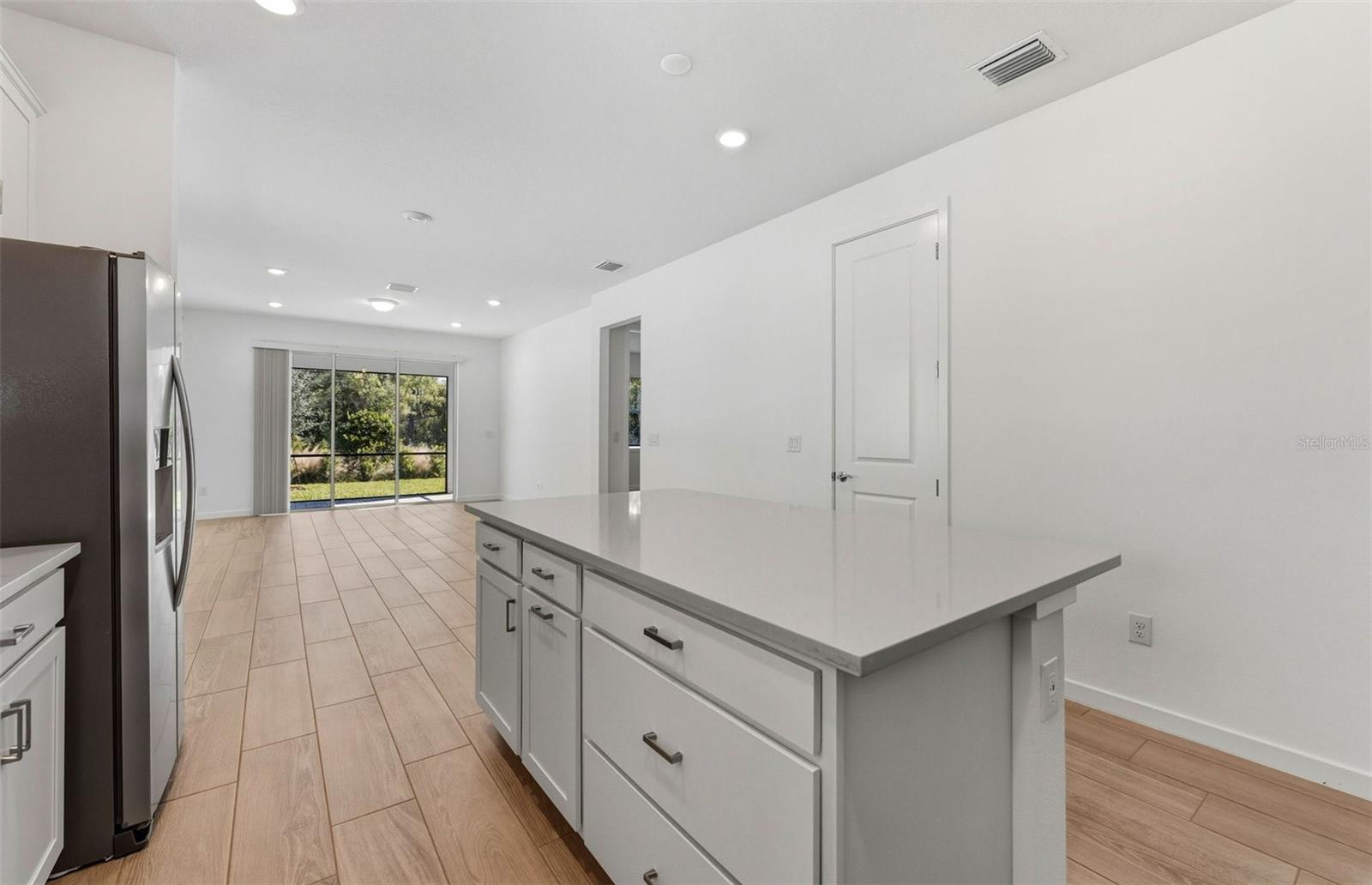 Center Island w/Storage