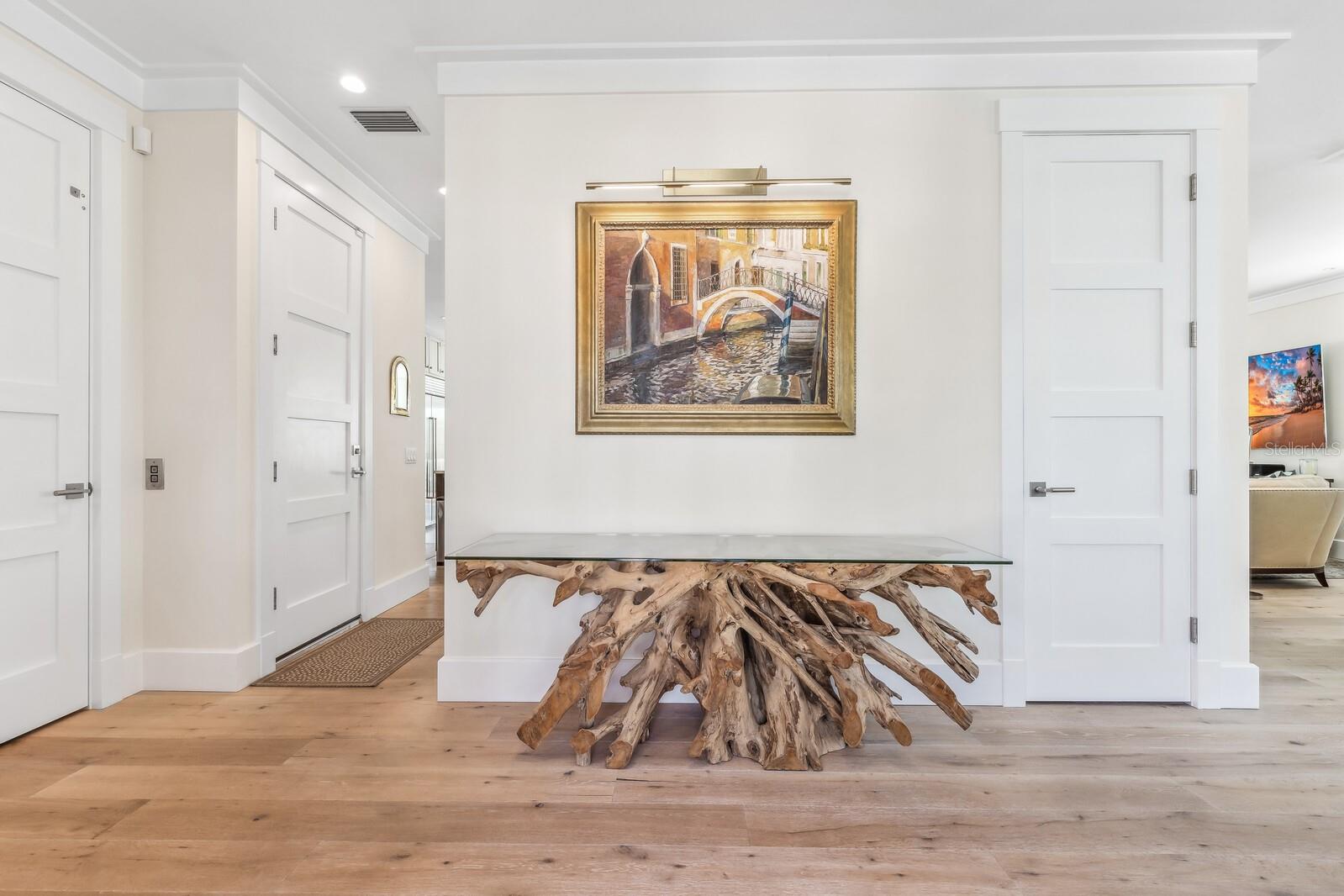 D6143872 Property Photo