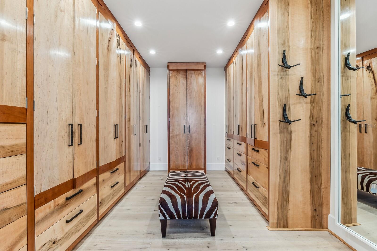 D6143872 Property Photo