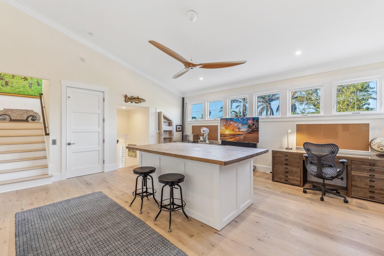 D6143872 Property Photo