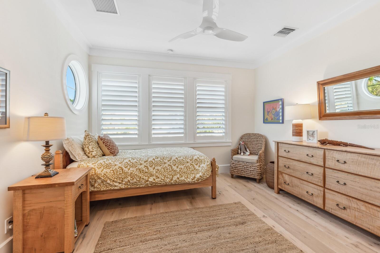 D6143872 Property Photo