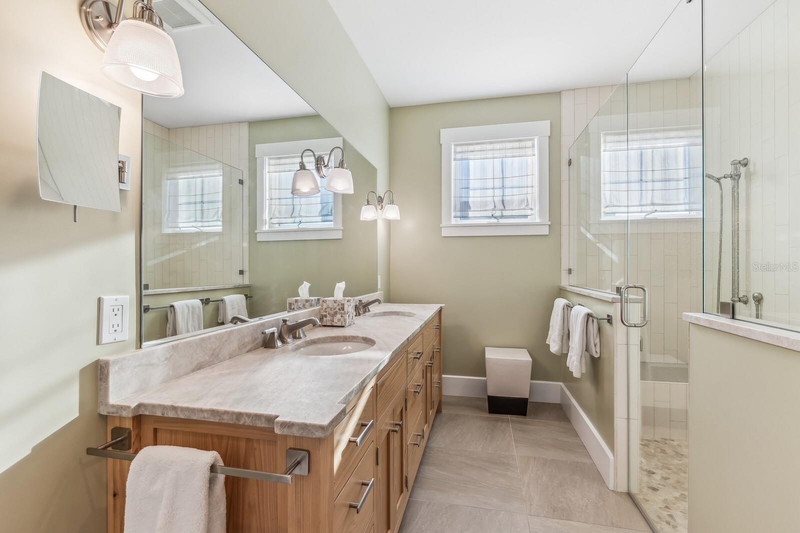 D6143872 Property Photo