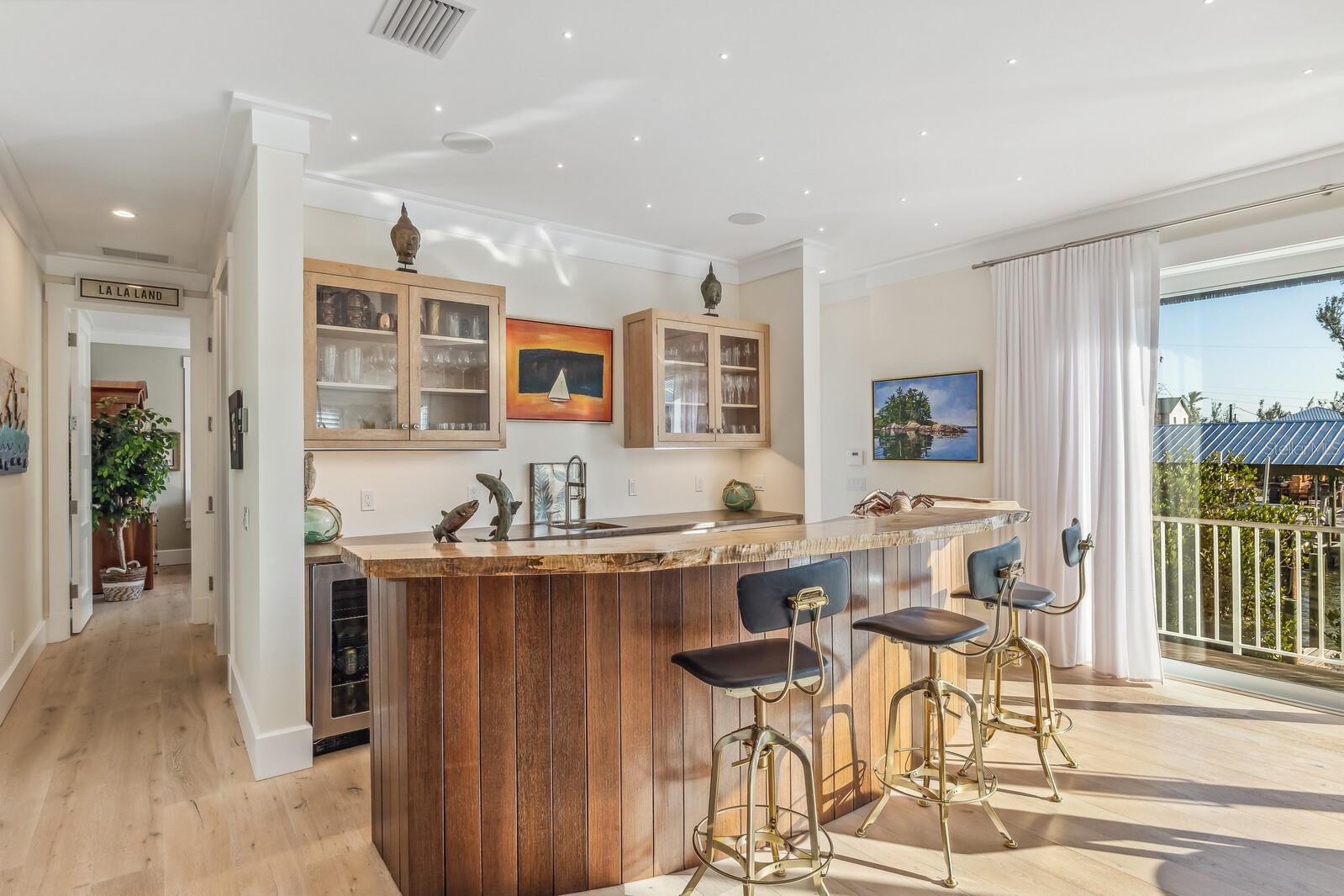 D6143872 Property Photo