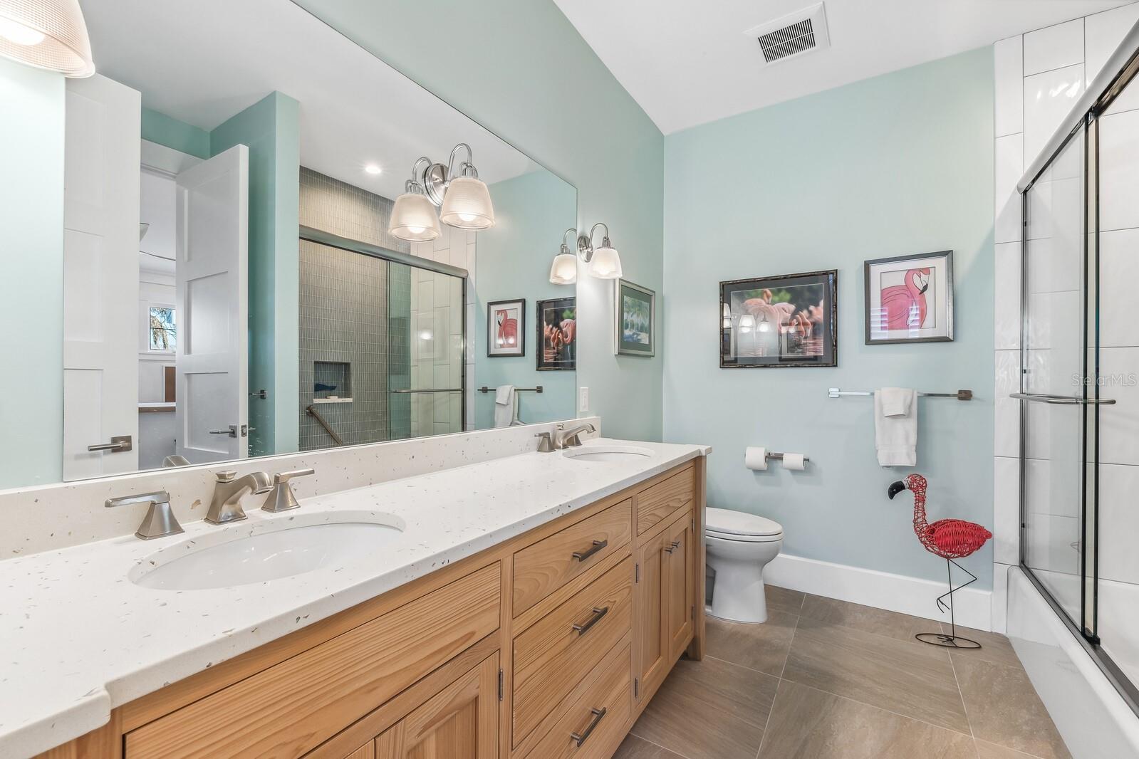 D6143872 Property Photo