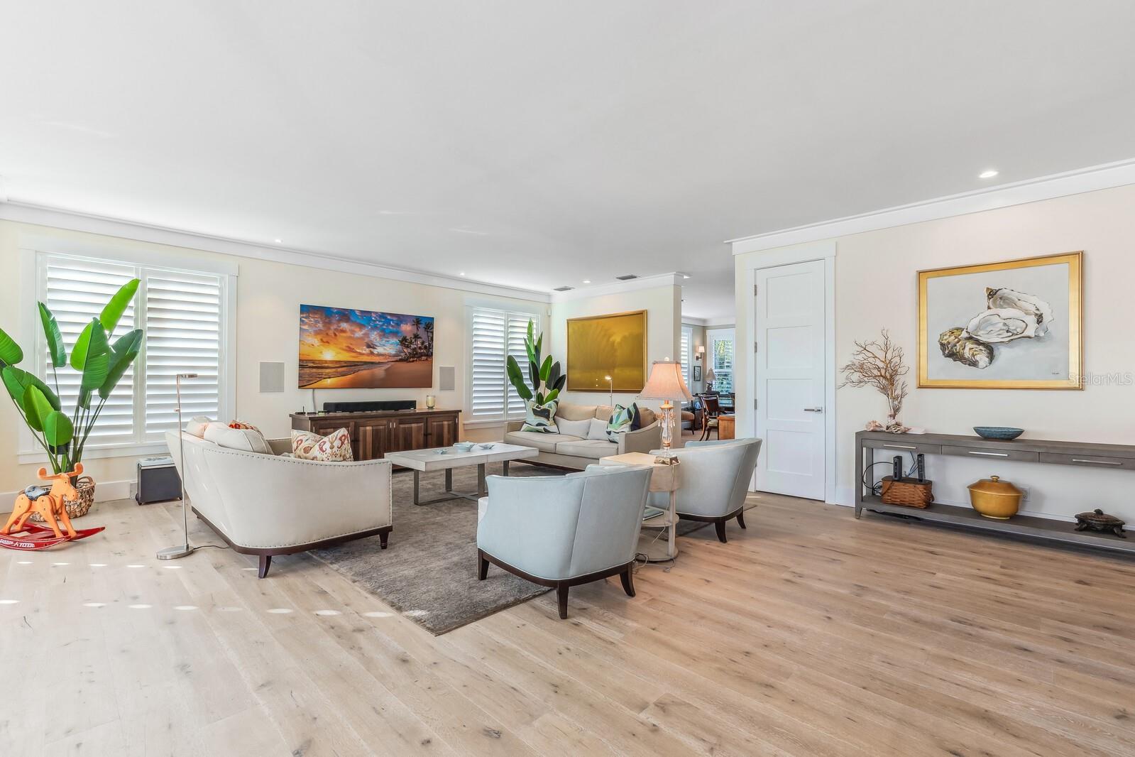 D6143872 Property Photo