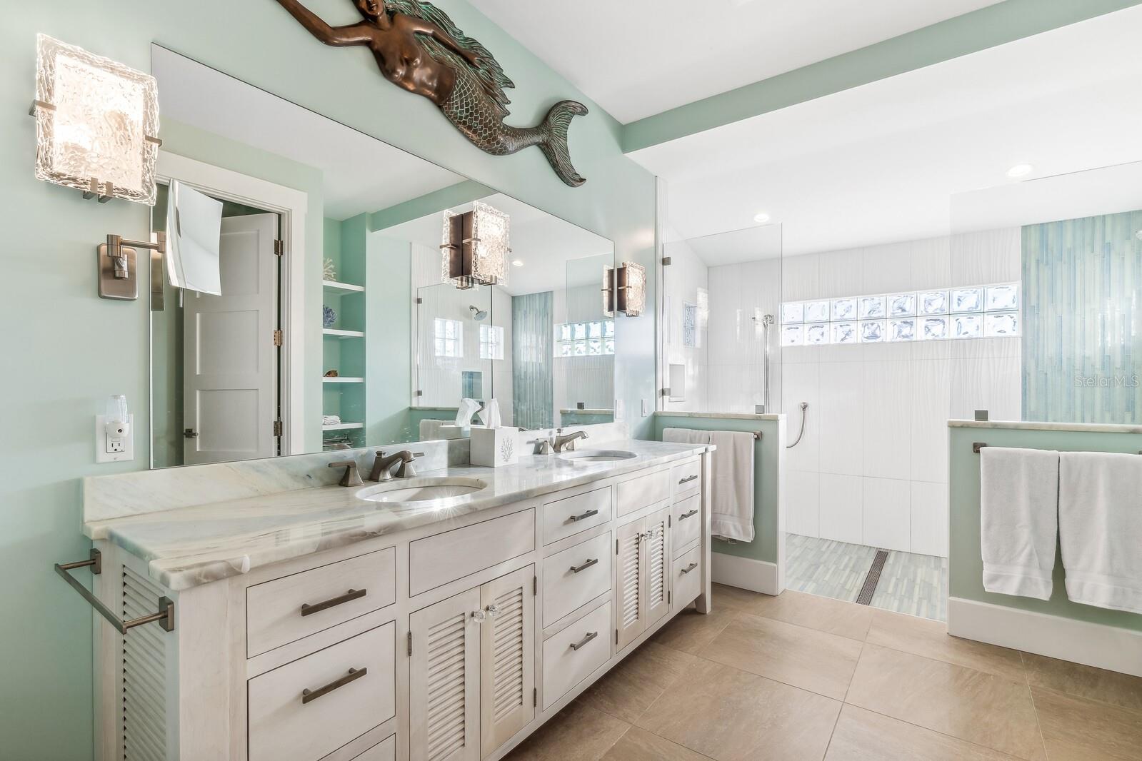 D6143872 Property Photo