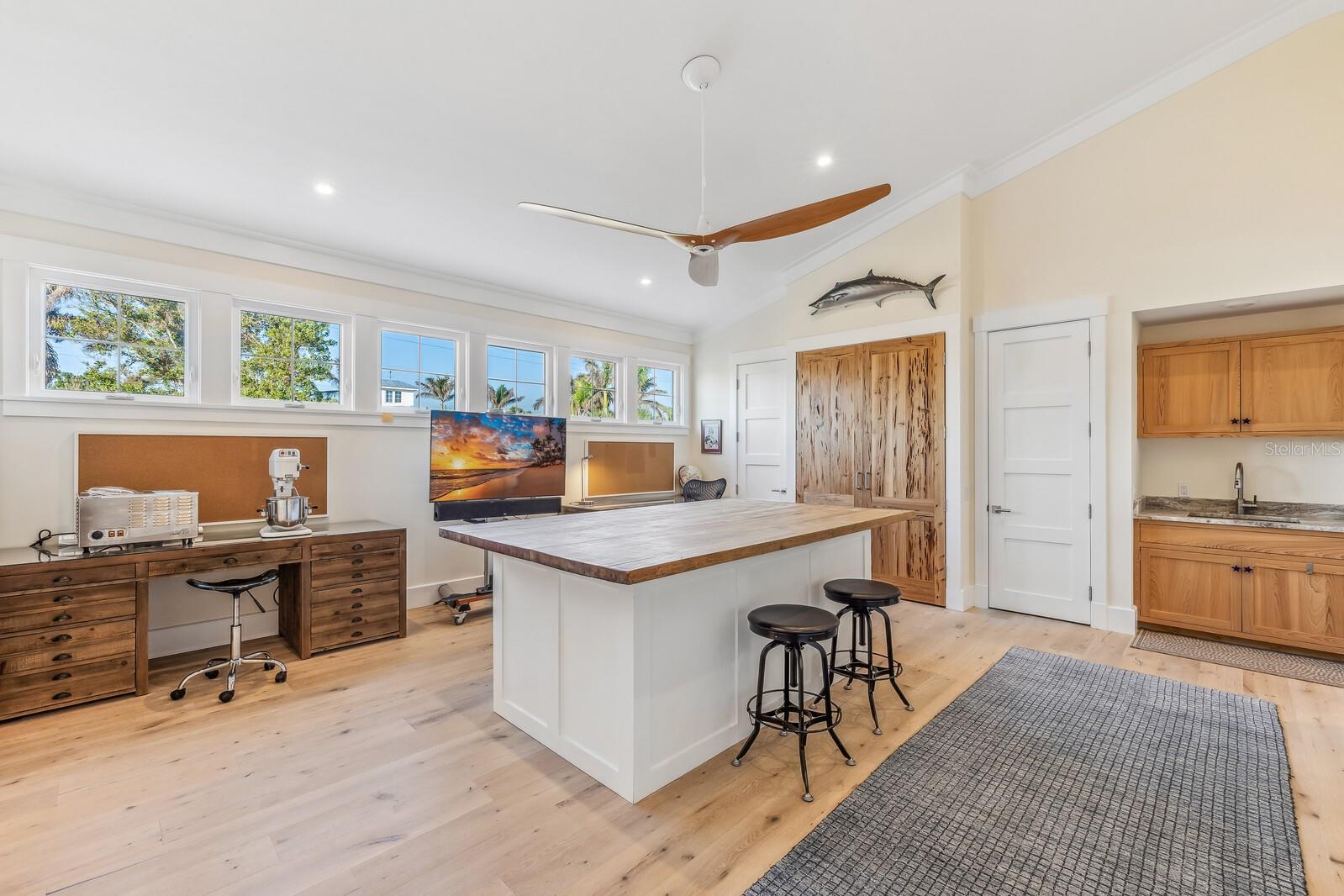 D6143872 Property Photo