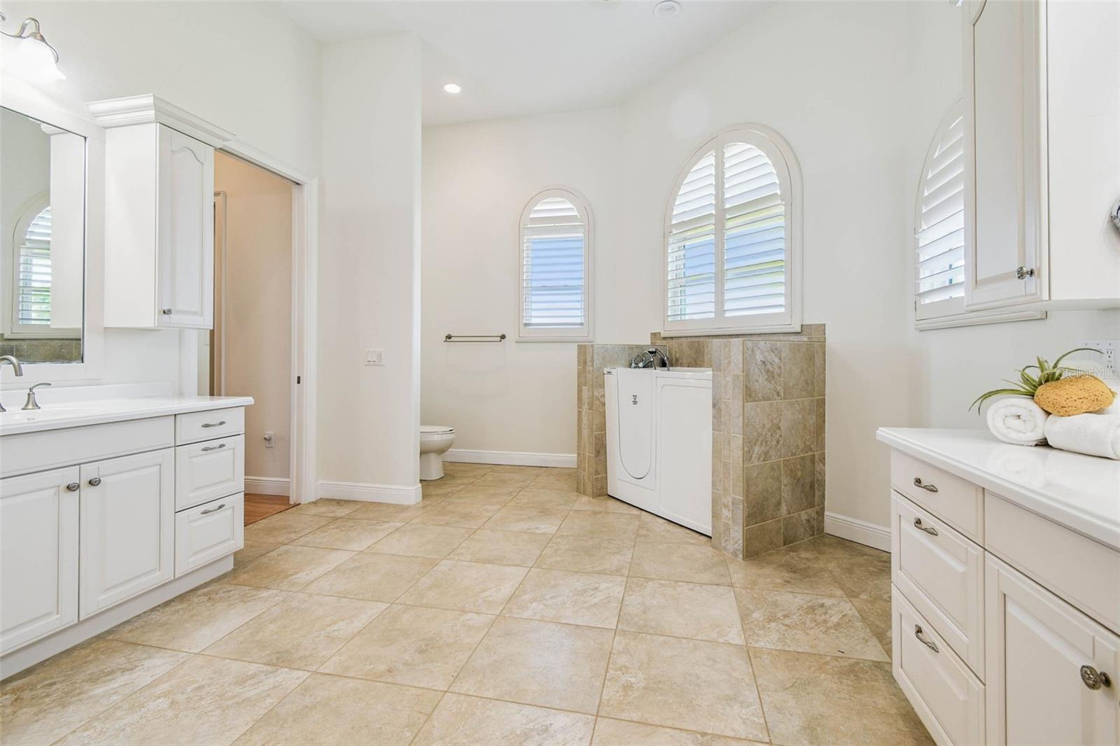 TB8429656 Property Photo