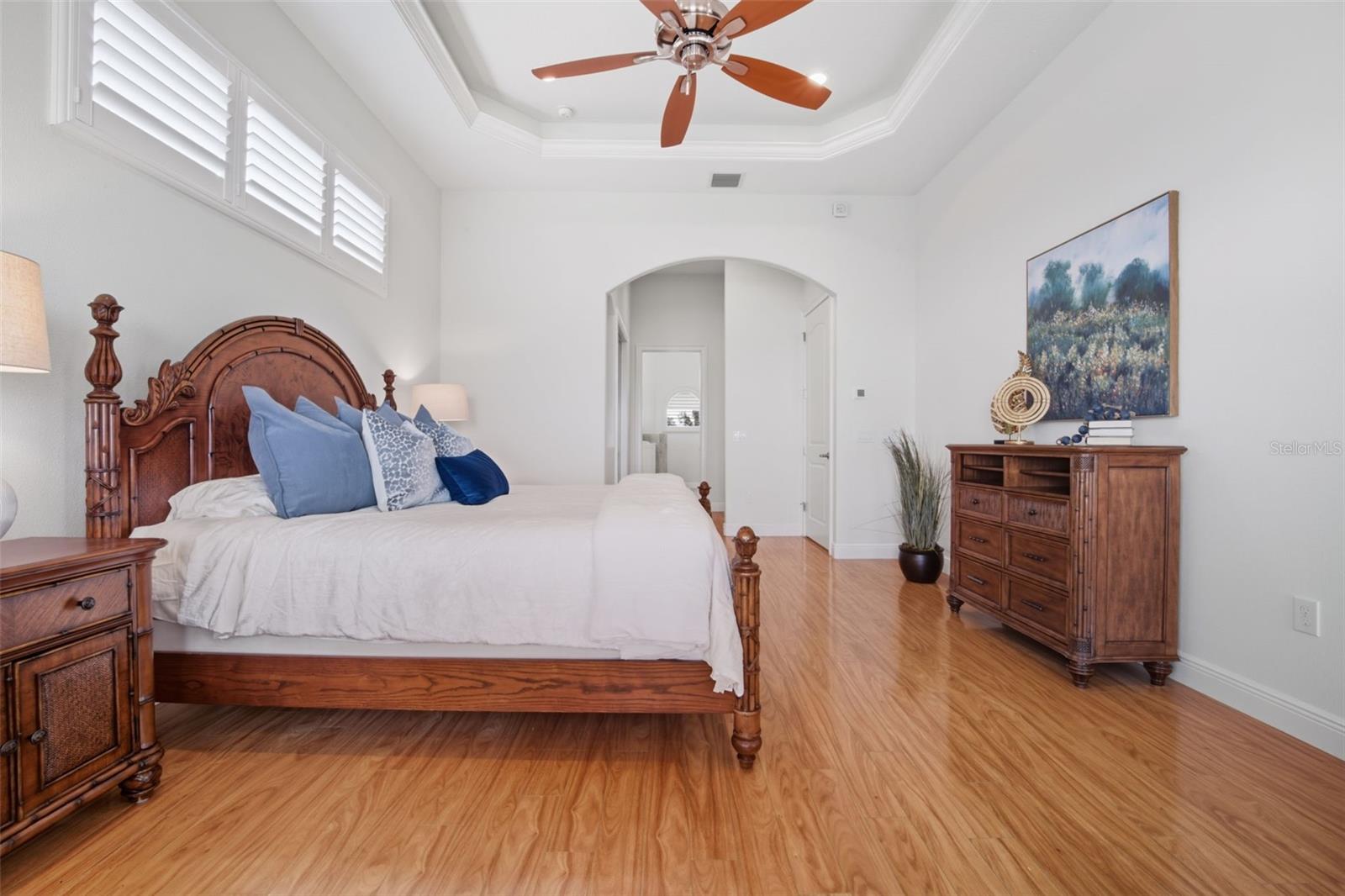 TB8429656 Property Photo