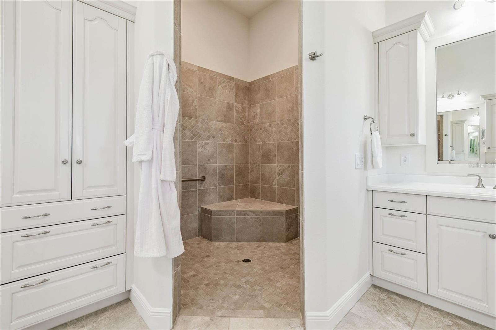 TB8429656 Property Photo