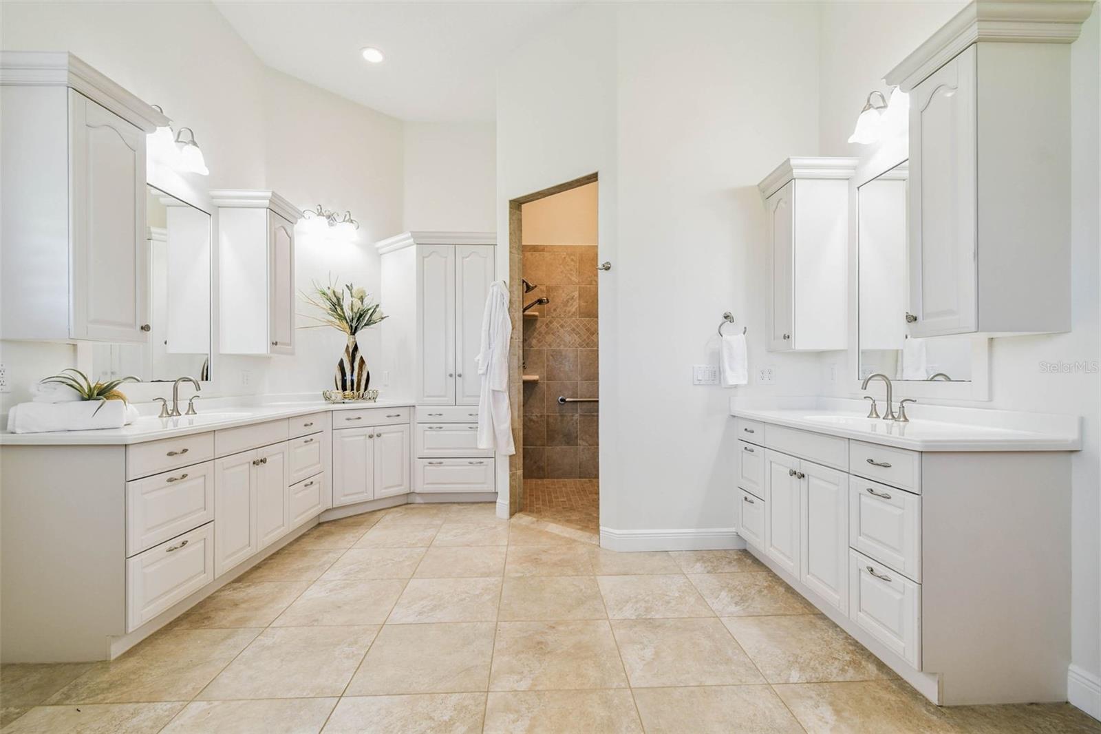 TB8429656 Property Photo