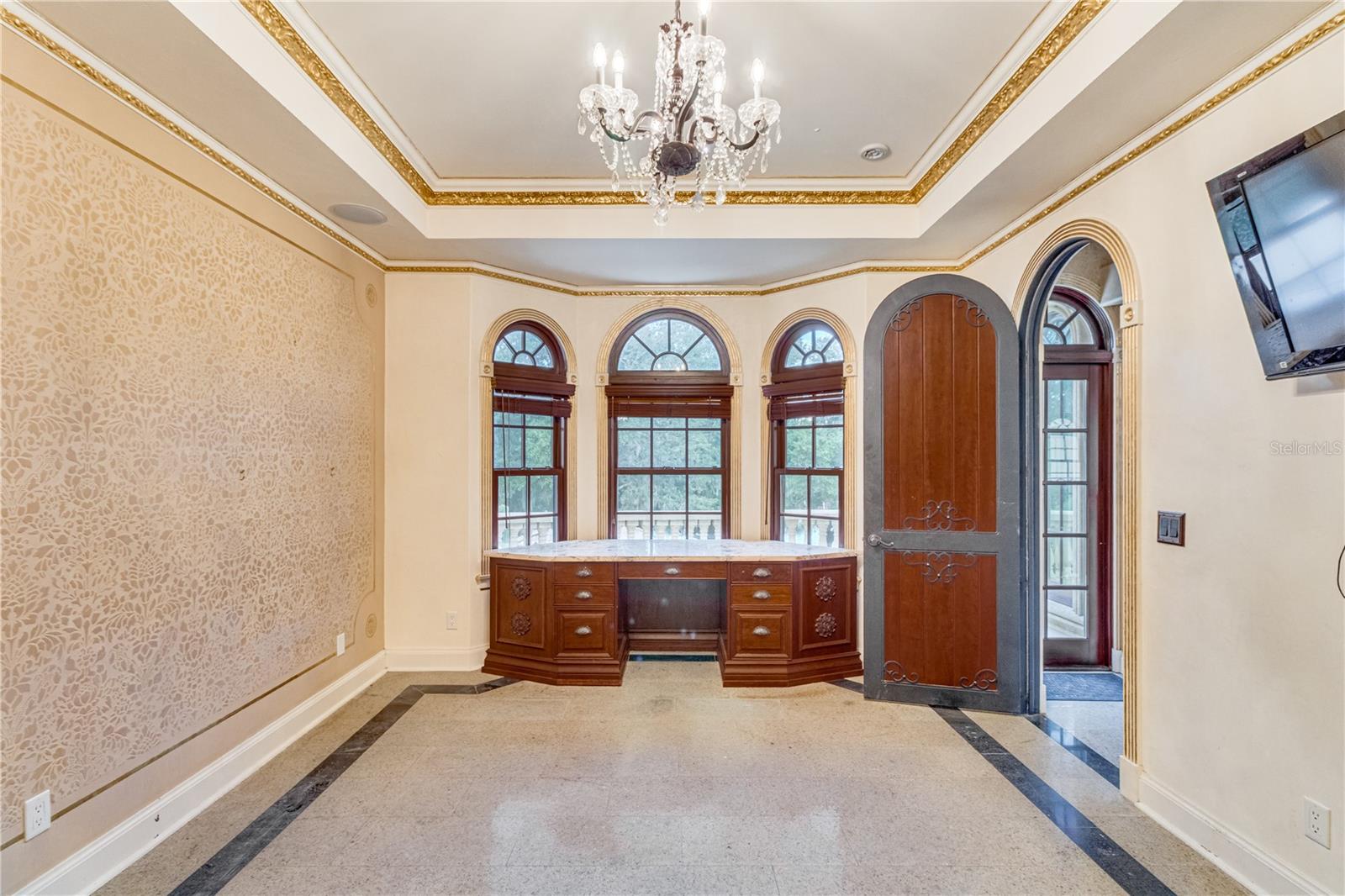 TB8429681 Property Photo